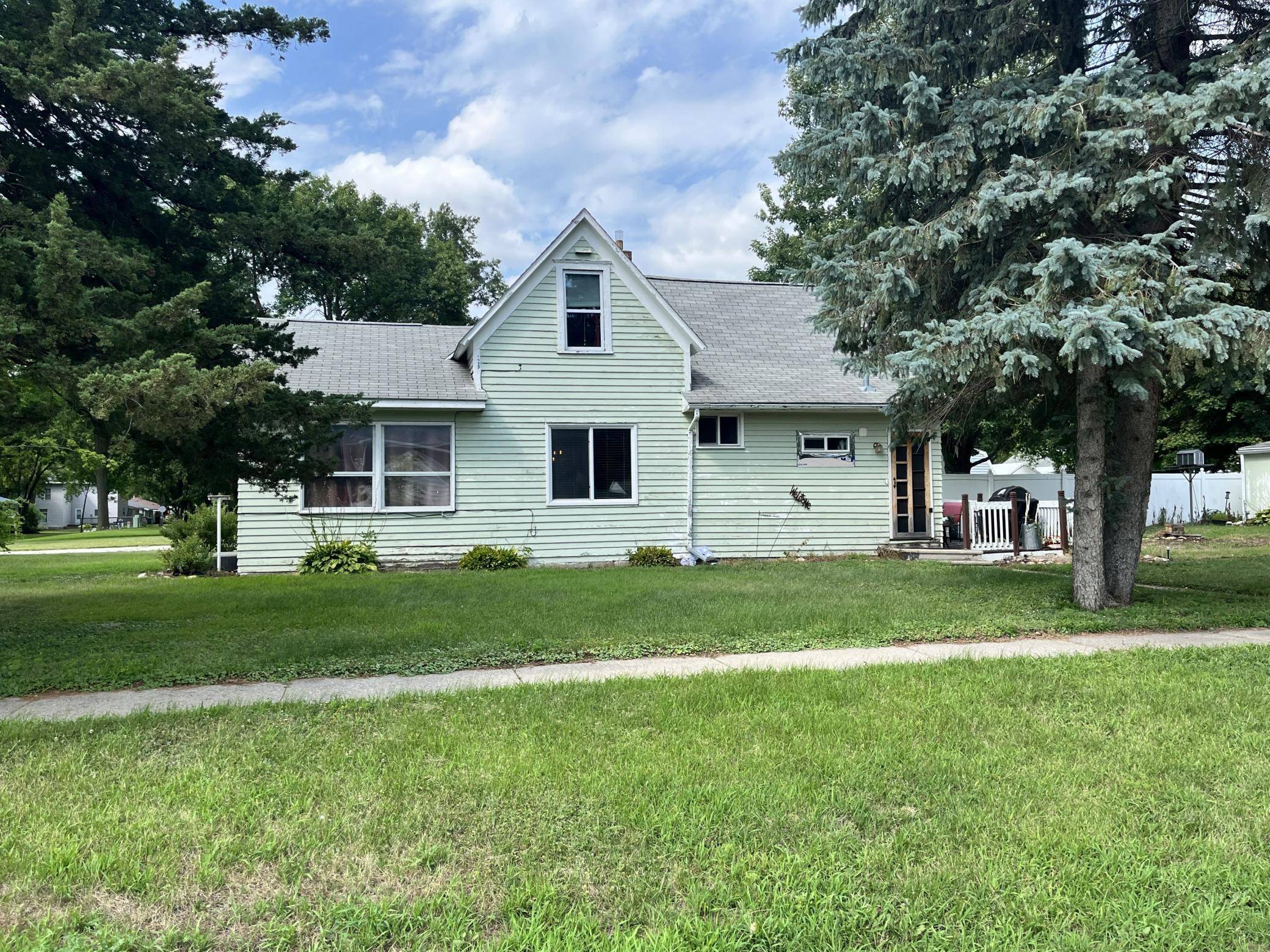402 N Austin AVE, Litchfield, MN 55355