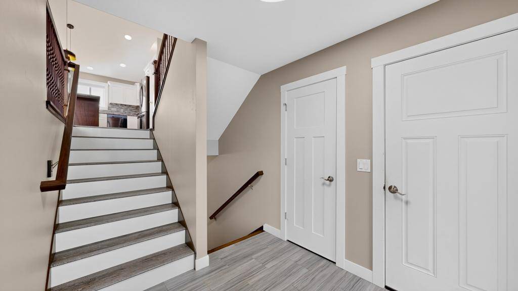886 Portsmith DR NW, Rochester, MN 55901