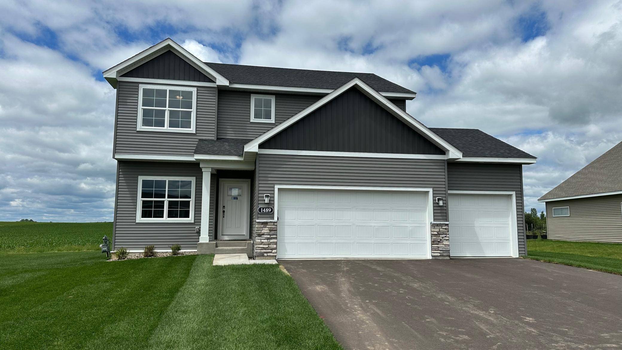 1489 Raccoon LN, New Richmond, WI 54017