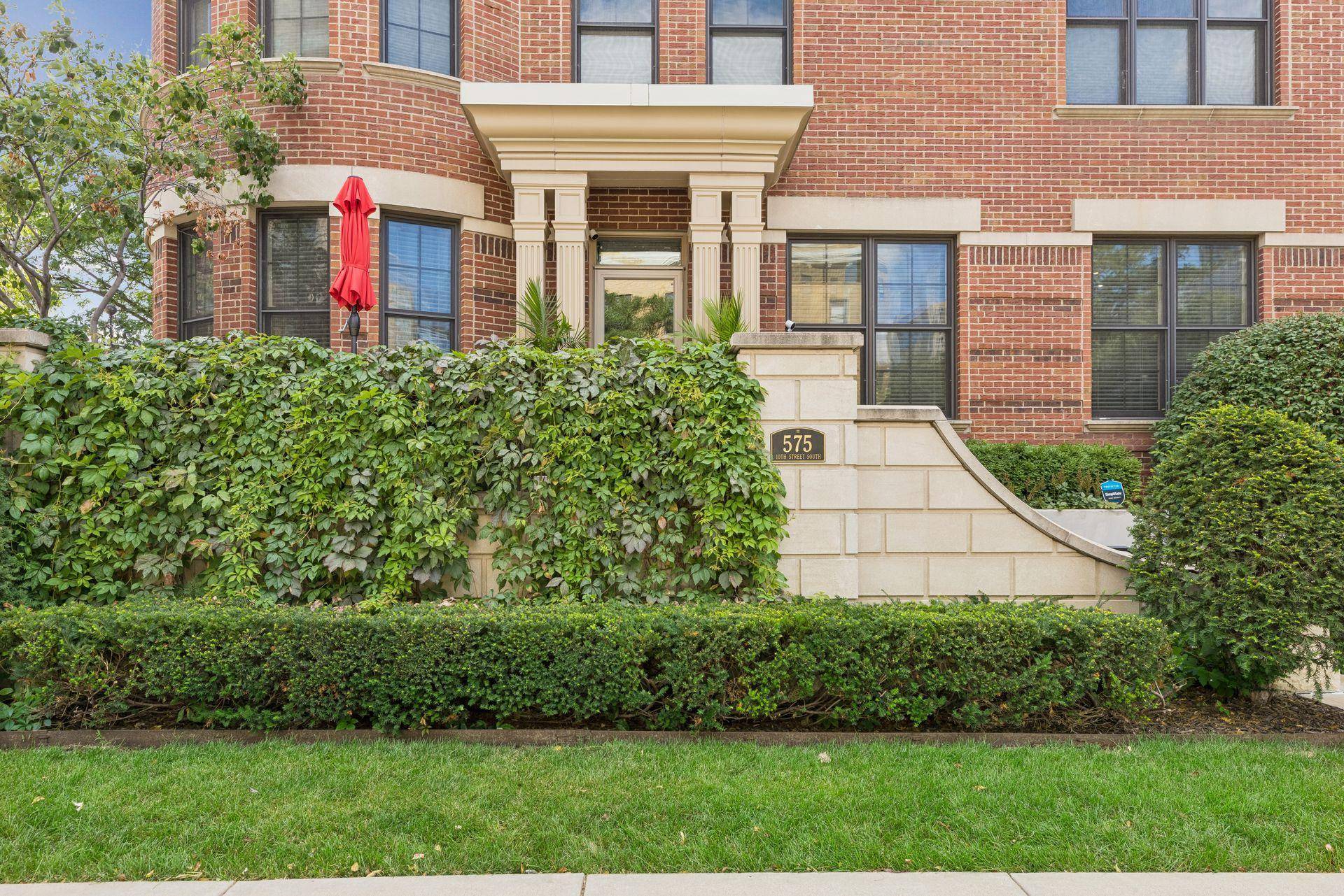 575 S 10th ST, Minneapolis, MN 55404