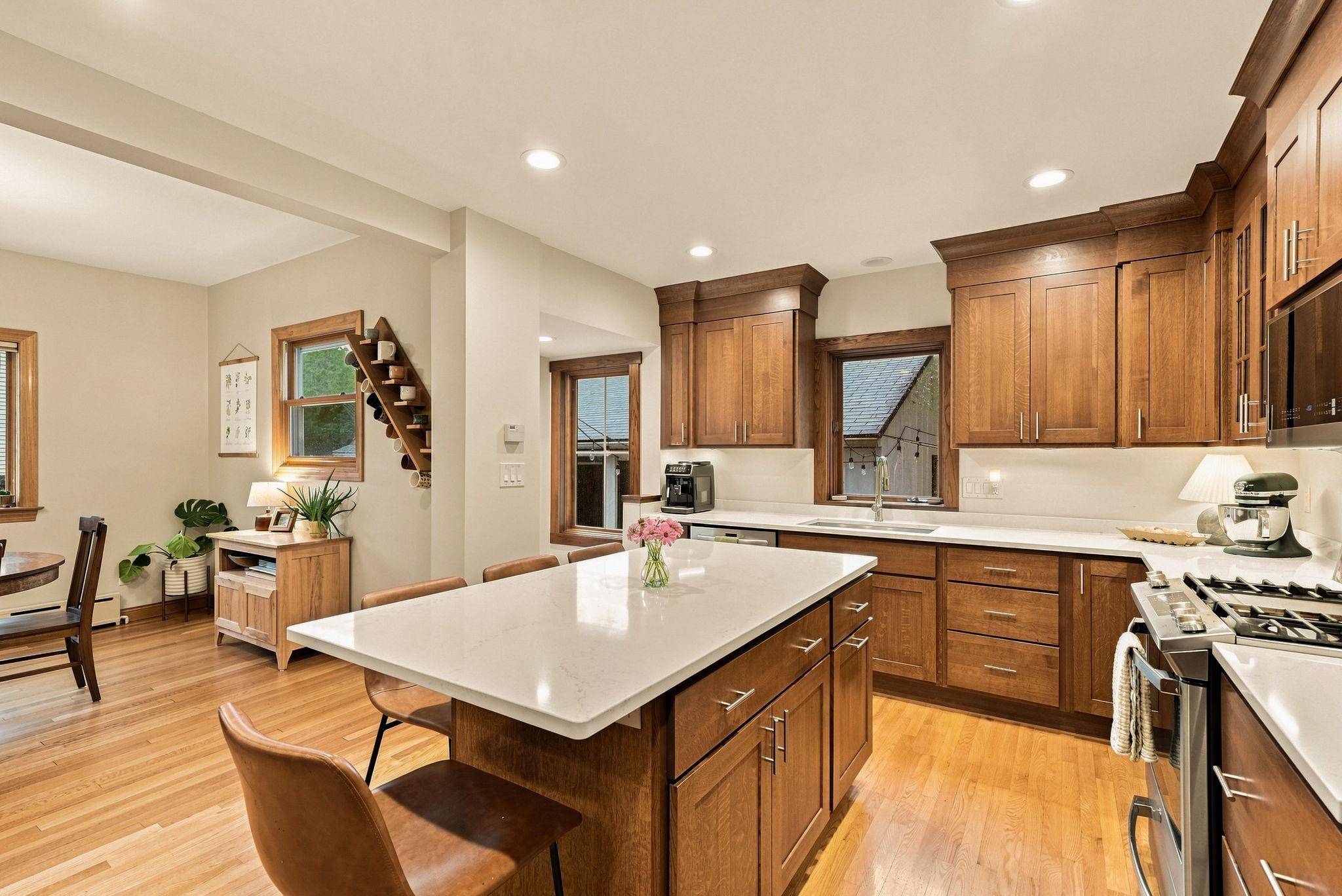 718 Manomin AVE, Saint Paul, MN 55107