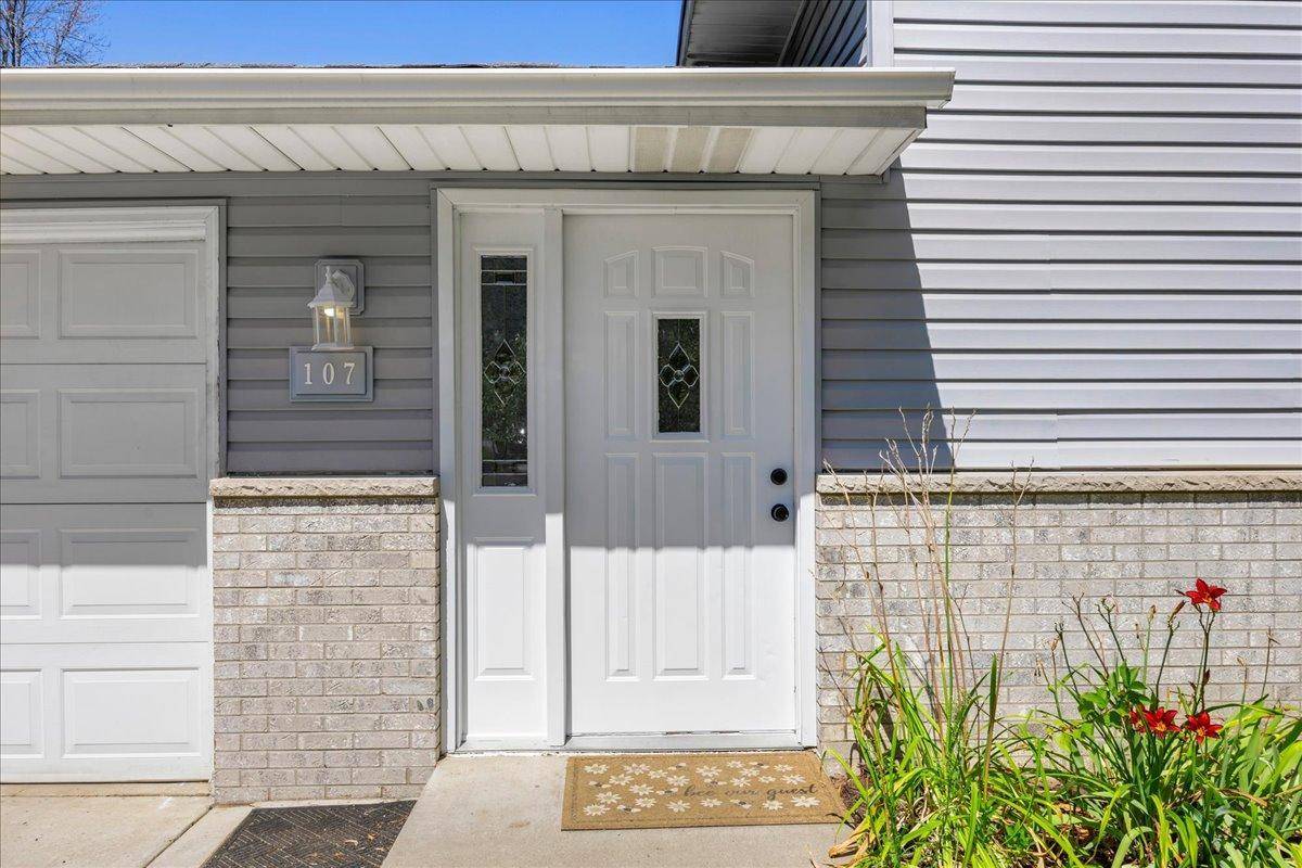 107 221st AVE NW, Oak Grove, MN 55011