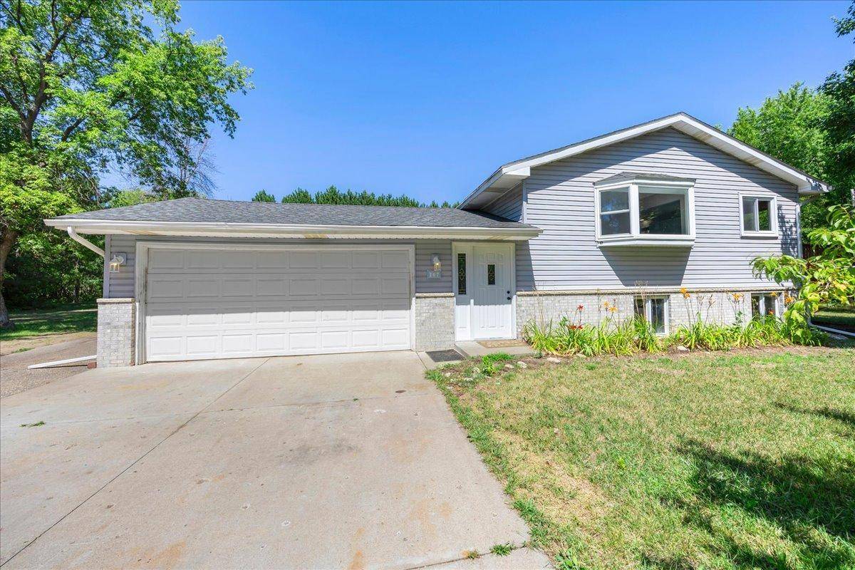 107 221st AVE NW, Oak Grove, MN 55011