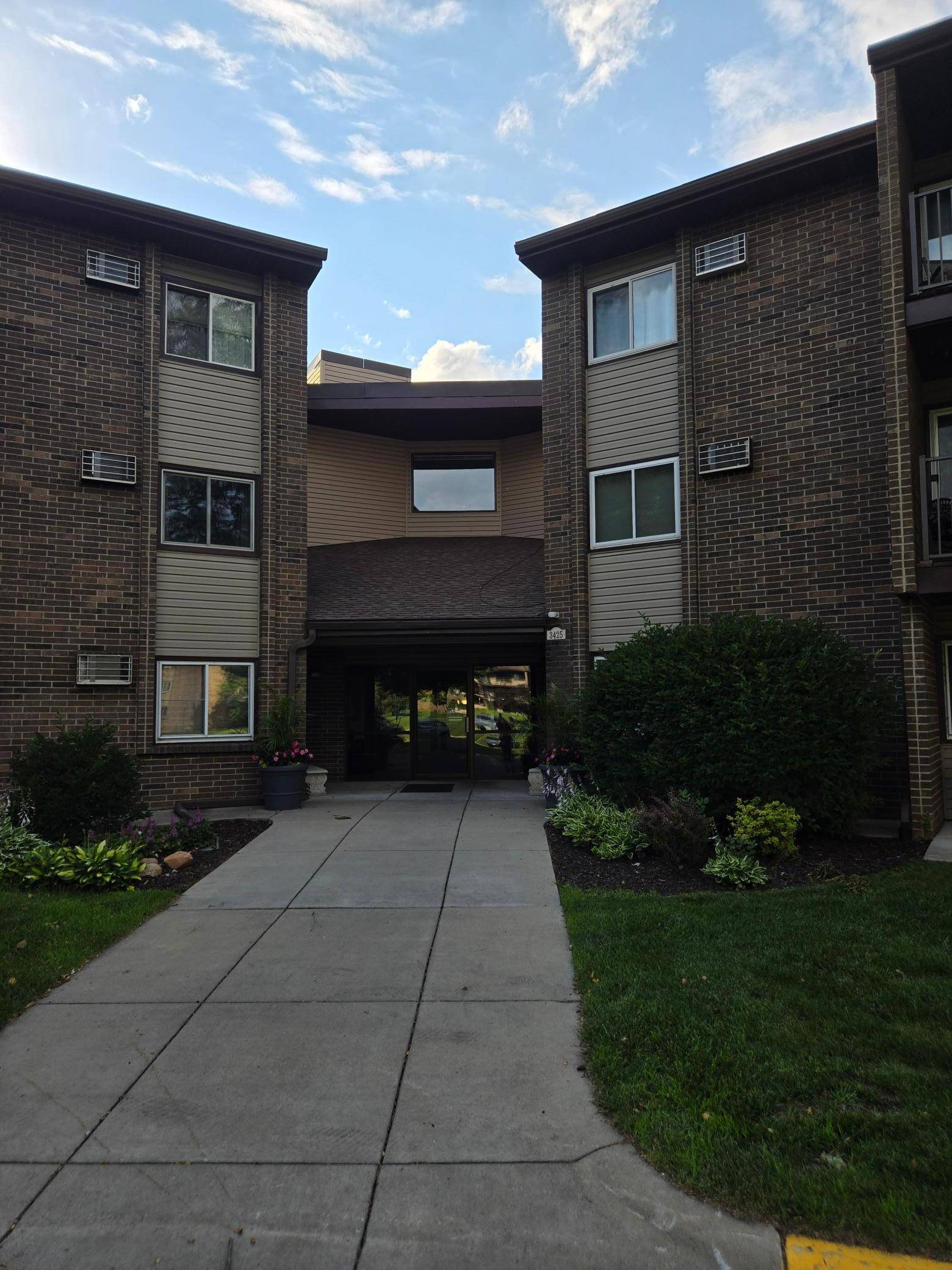 3425 Golfview DR #115, Eagan, MN 55123