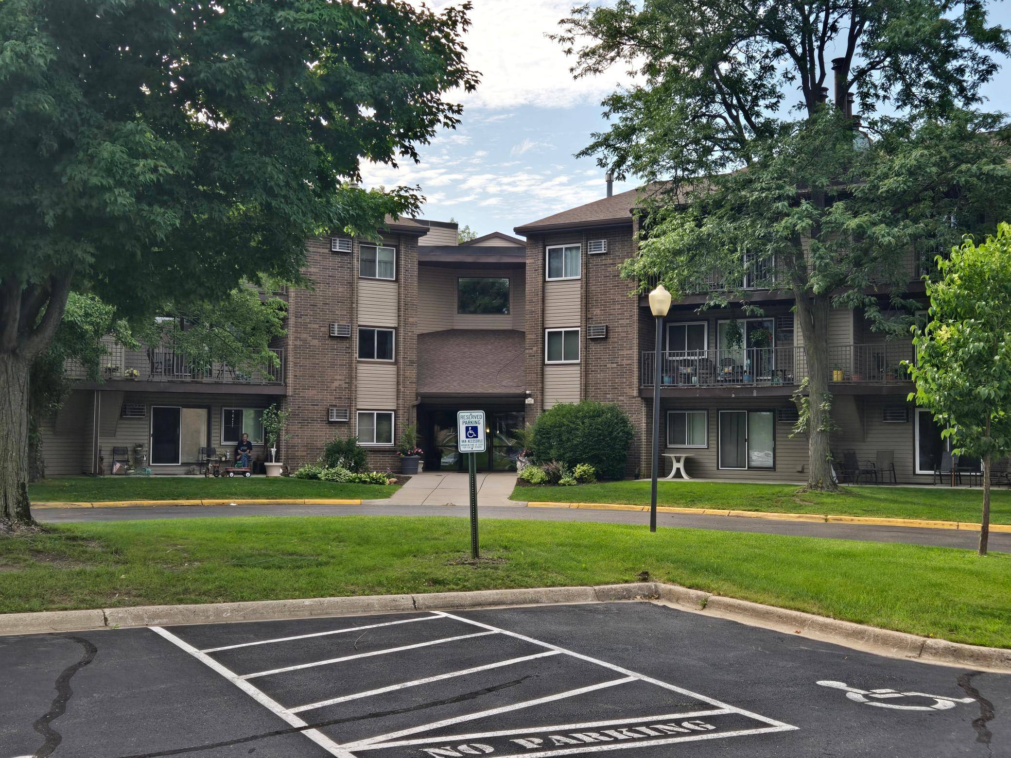 3425 Golfview DR #115, Eagan, MN 55123