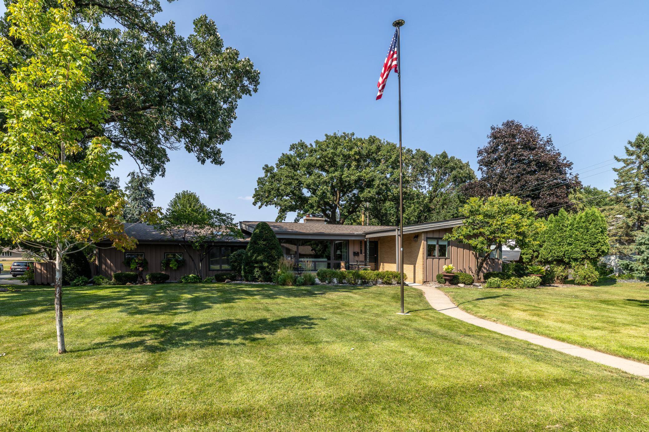 1000 Mound Spring TER, Bloomington, MN 55420