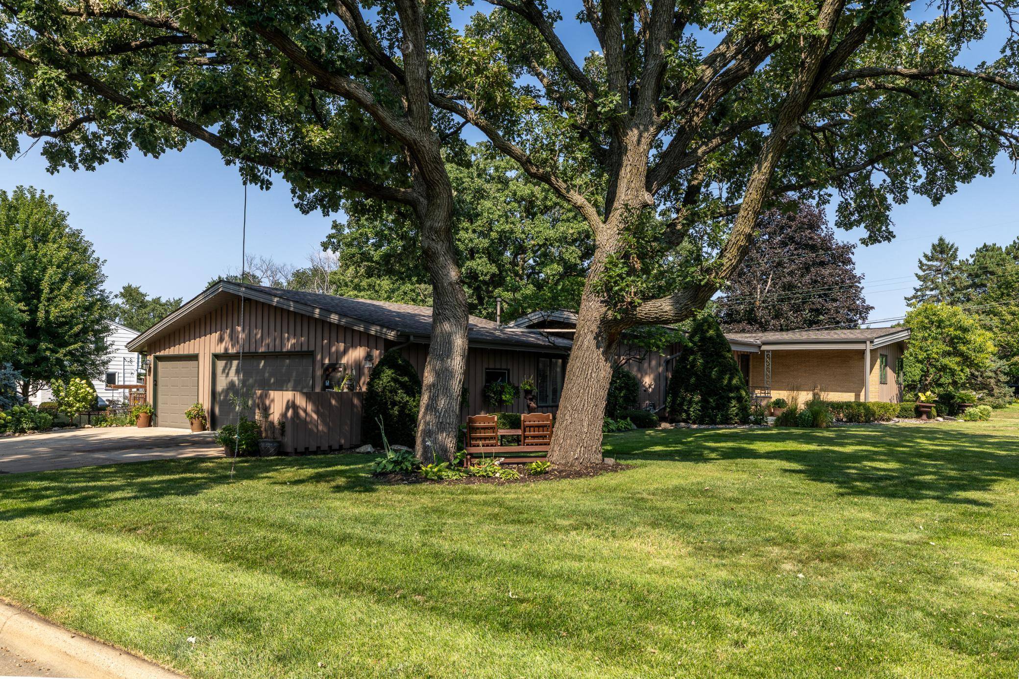 1000 Mound Spring TER, Bloomington, MN 55420