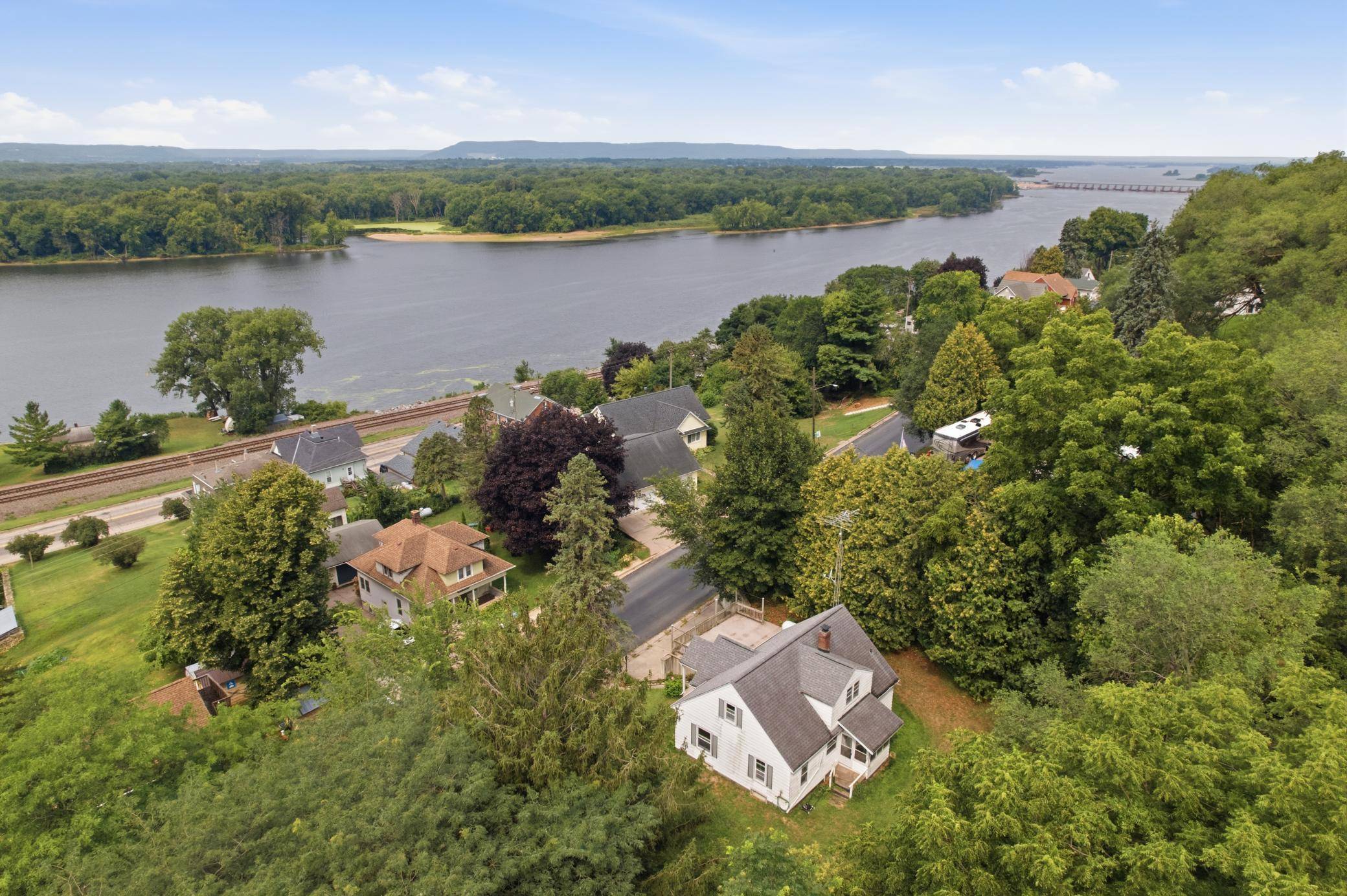 1109 S 2nd ST, Alma, WI 54610