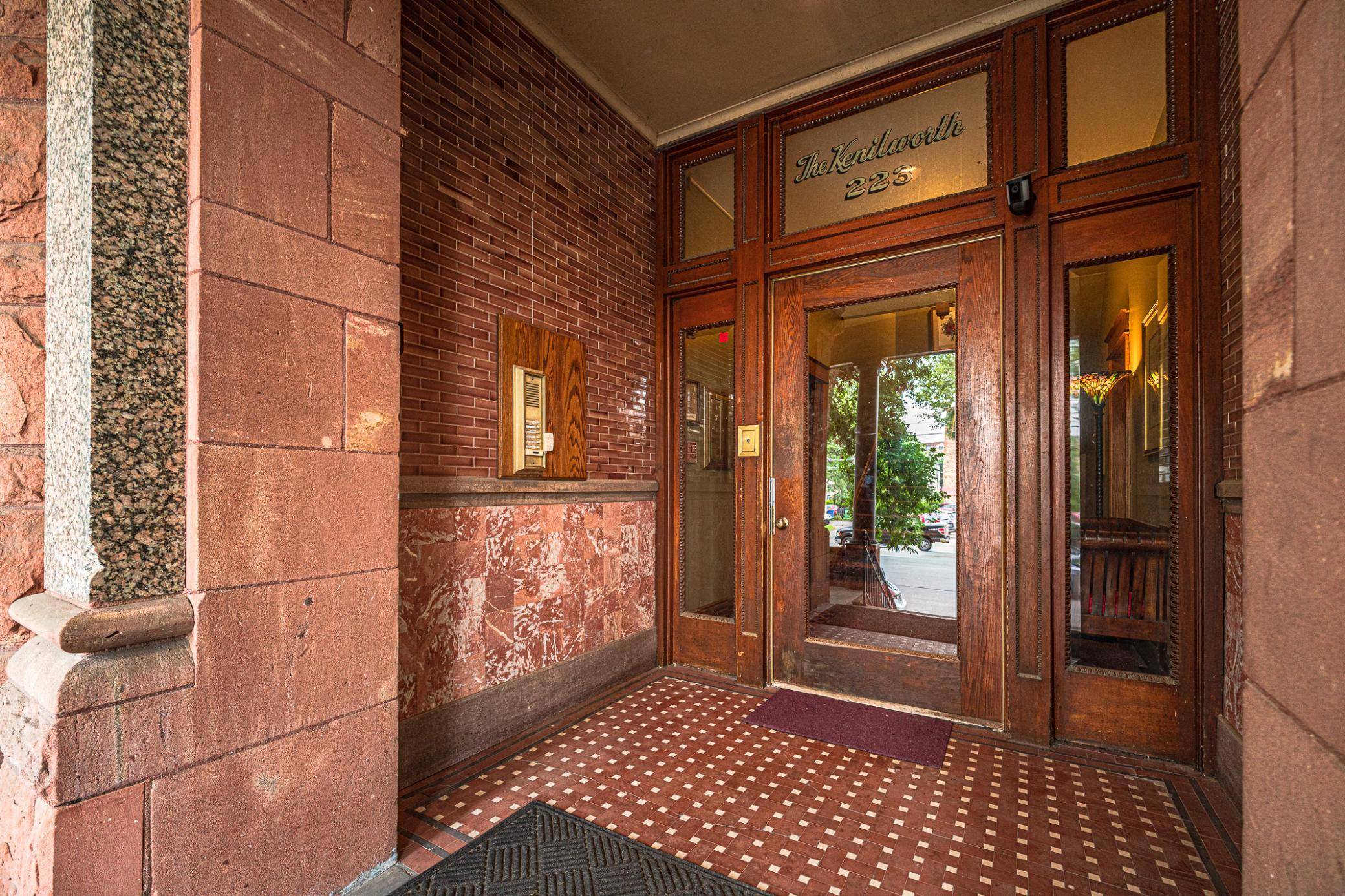 223 Arundel ST #1, Saint Paul, MN 55102