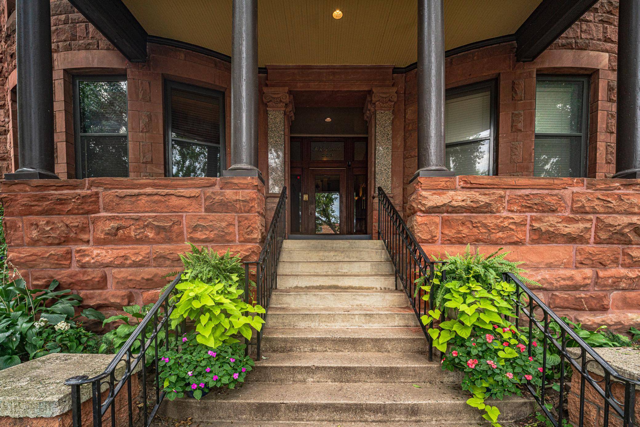 223 Arundel ST #1, Saint Paul, MN 55102