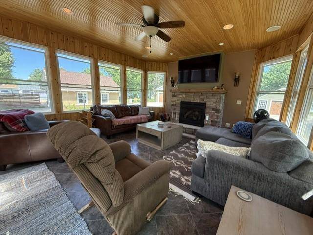 1325 6th AVE N, Windom, MN 56101