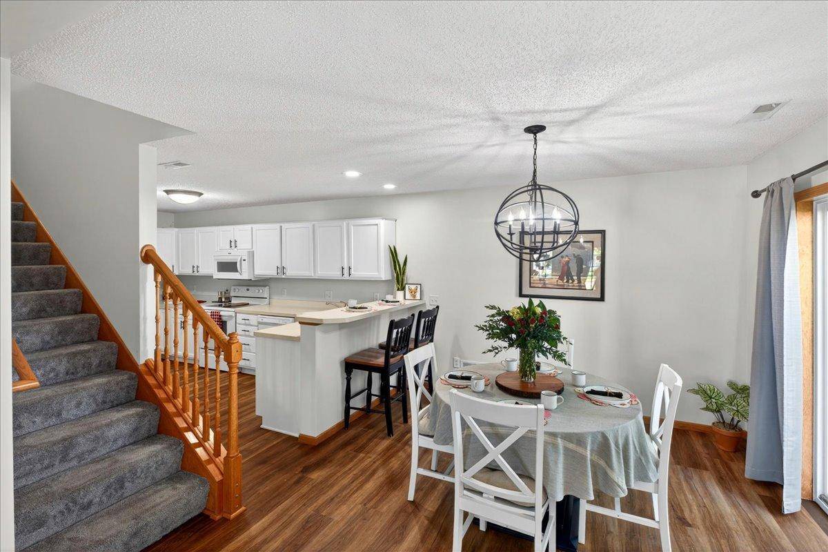 10533 74th ST NE #1, Albertville, MN 55301