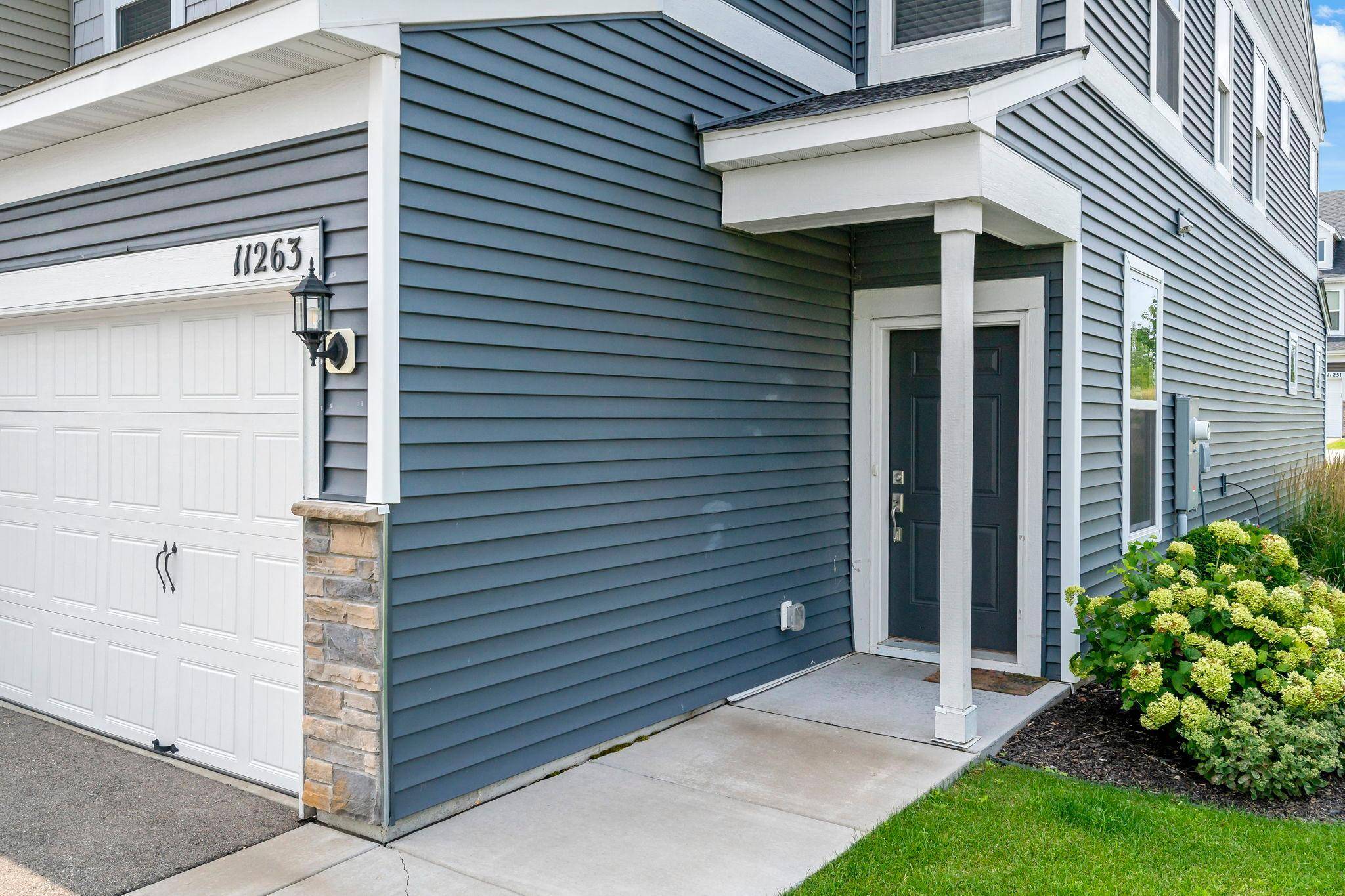 11263 Crestbury DR, Woodbury, MN 55129