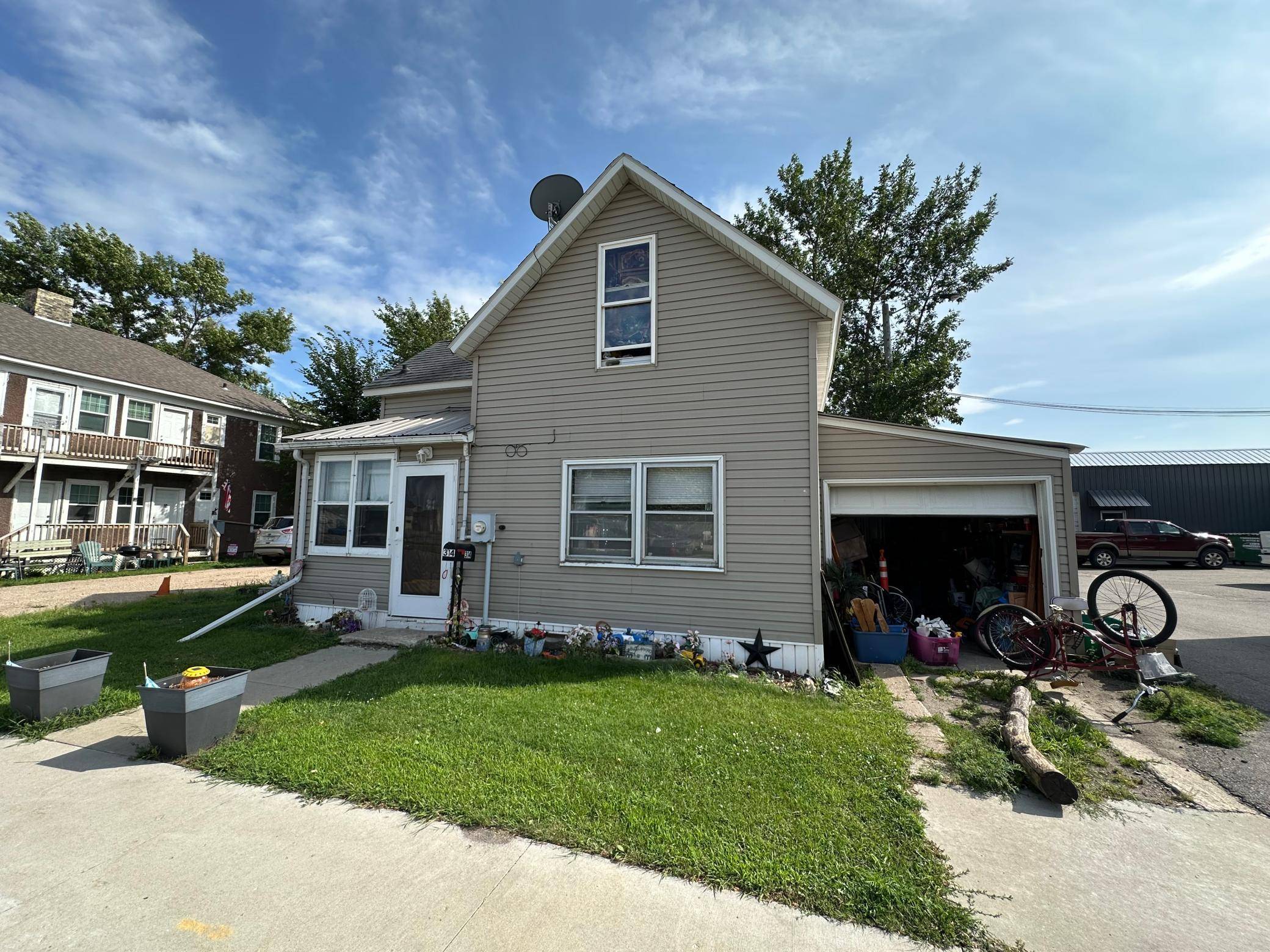 314 4th ST E, Thief River Falls, MN 56701