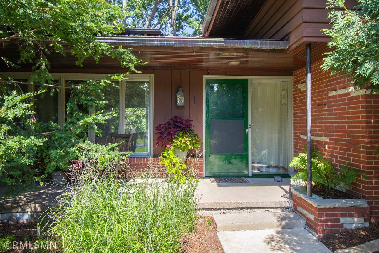 1 Hingham CIR, Mendota Heights, MN 55118