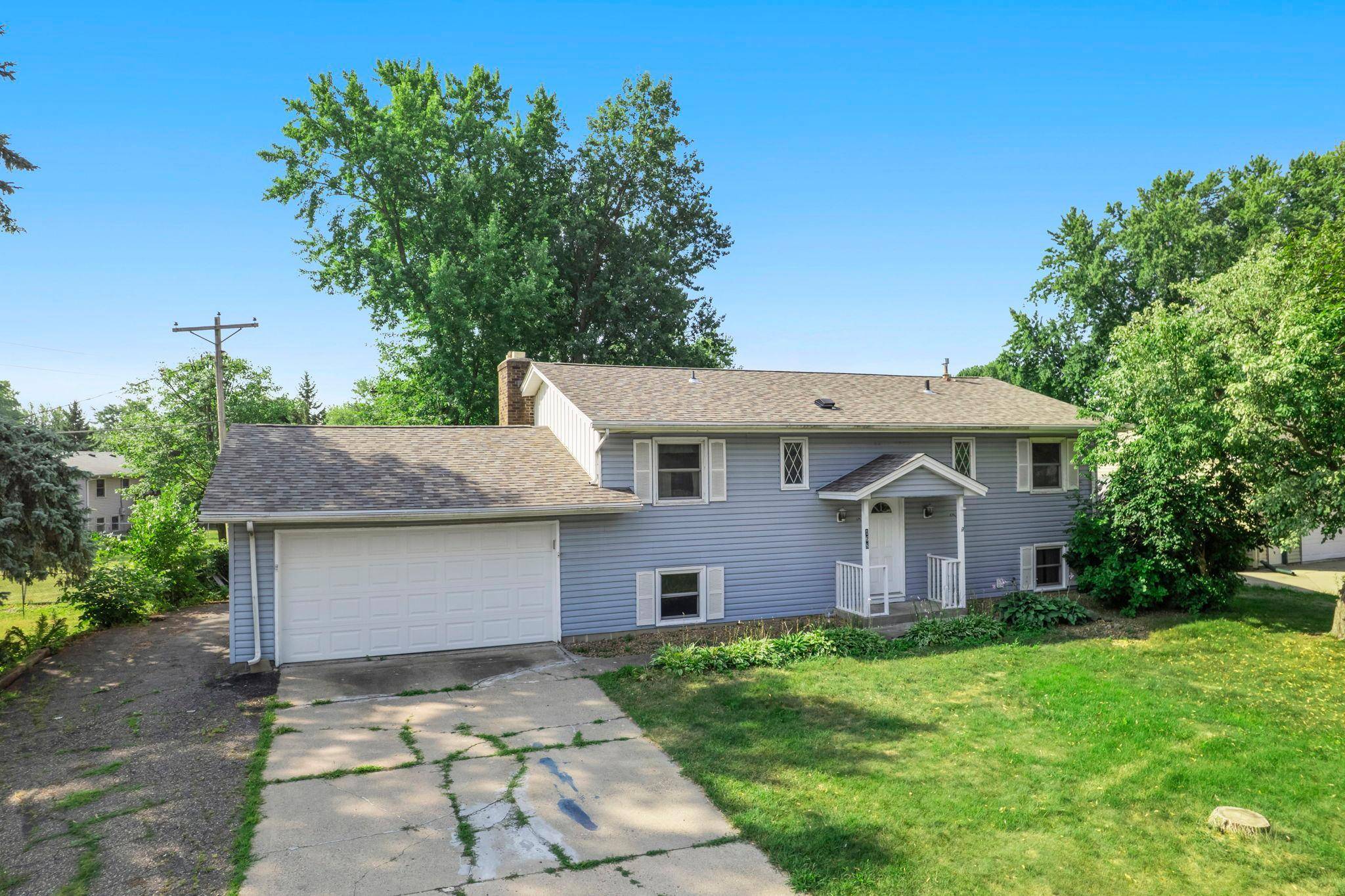 168 Linden CIR, Apple Valley, MN 55124
