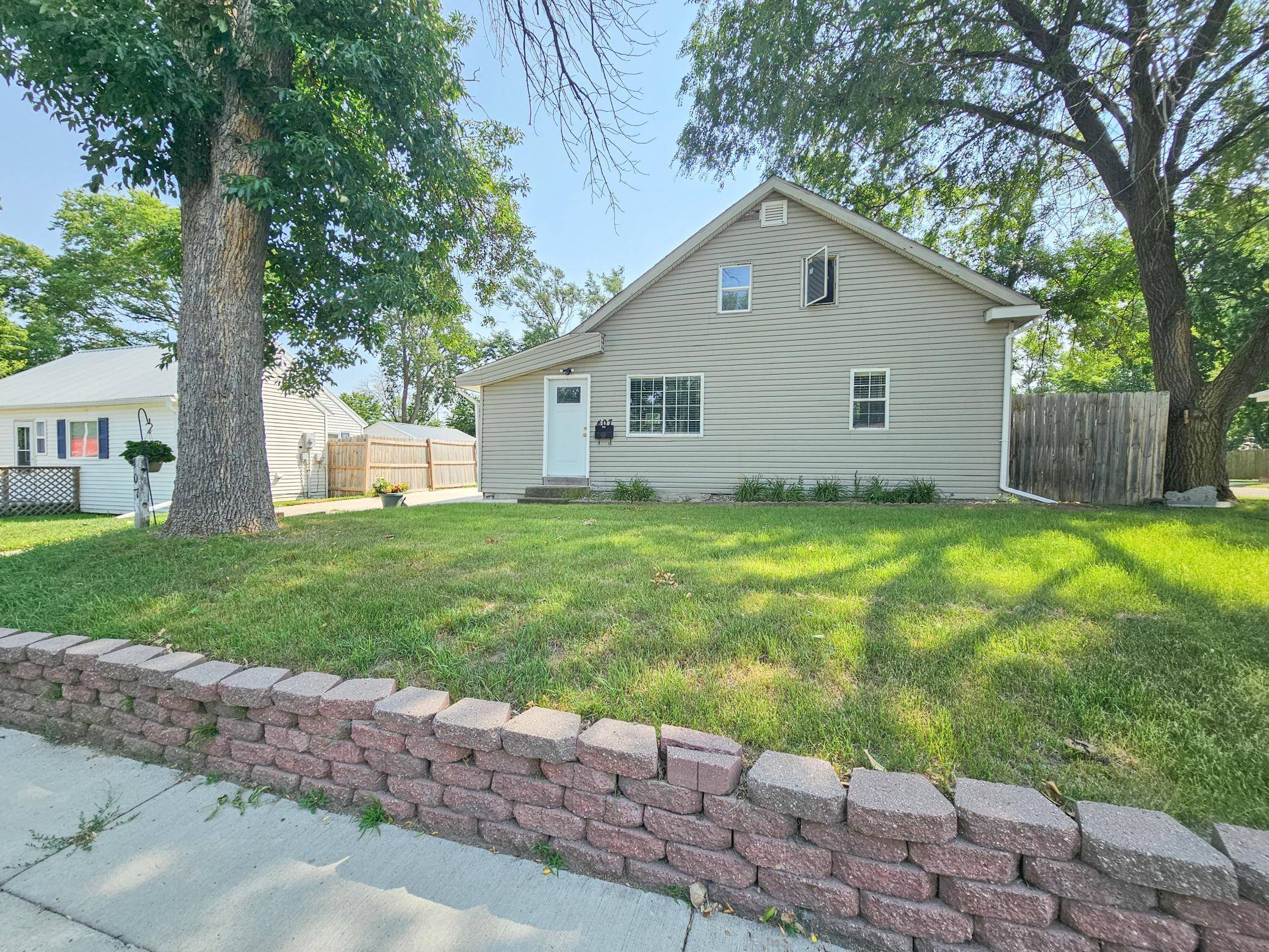 407 S 2nd ST, Marshall, MN 56258