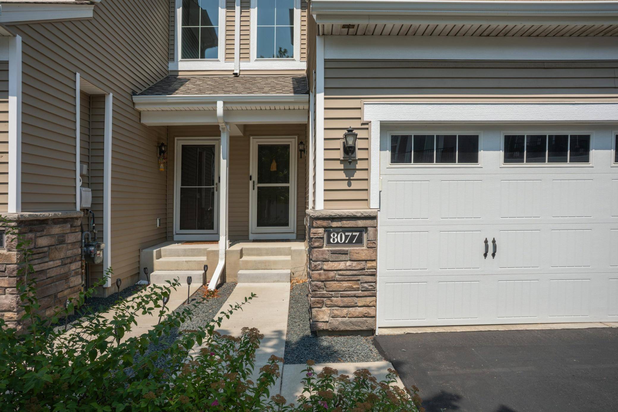 8077 Cottonwood LN N, Maple Grove, MN 55369