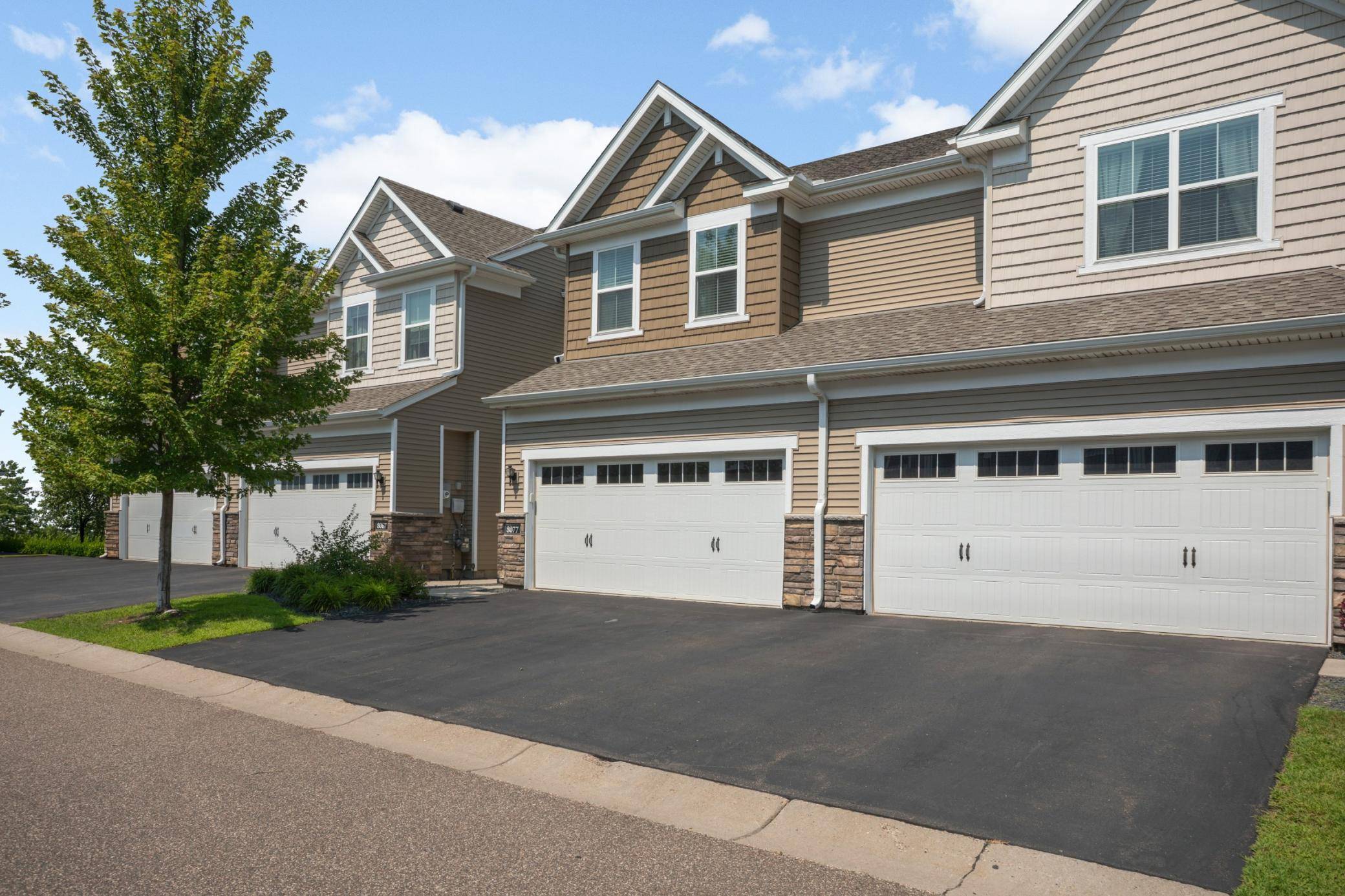 8077 Cottonwood LN N, Maple Grove, MN 55369