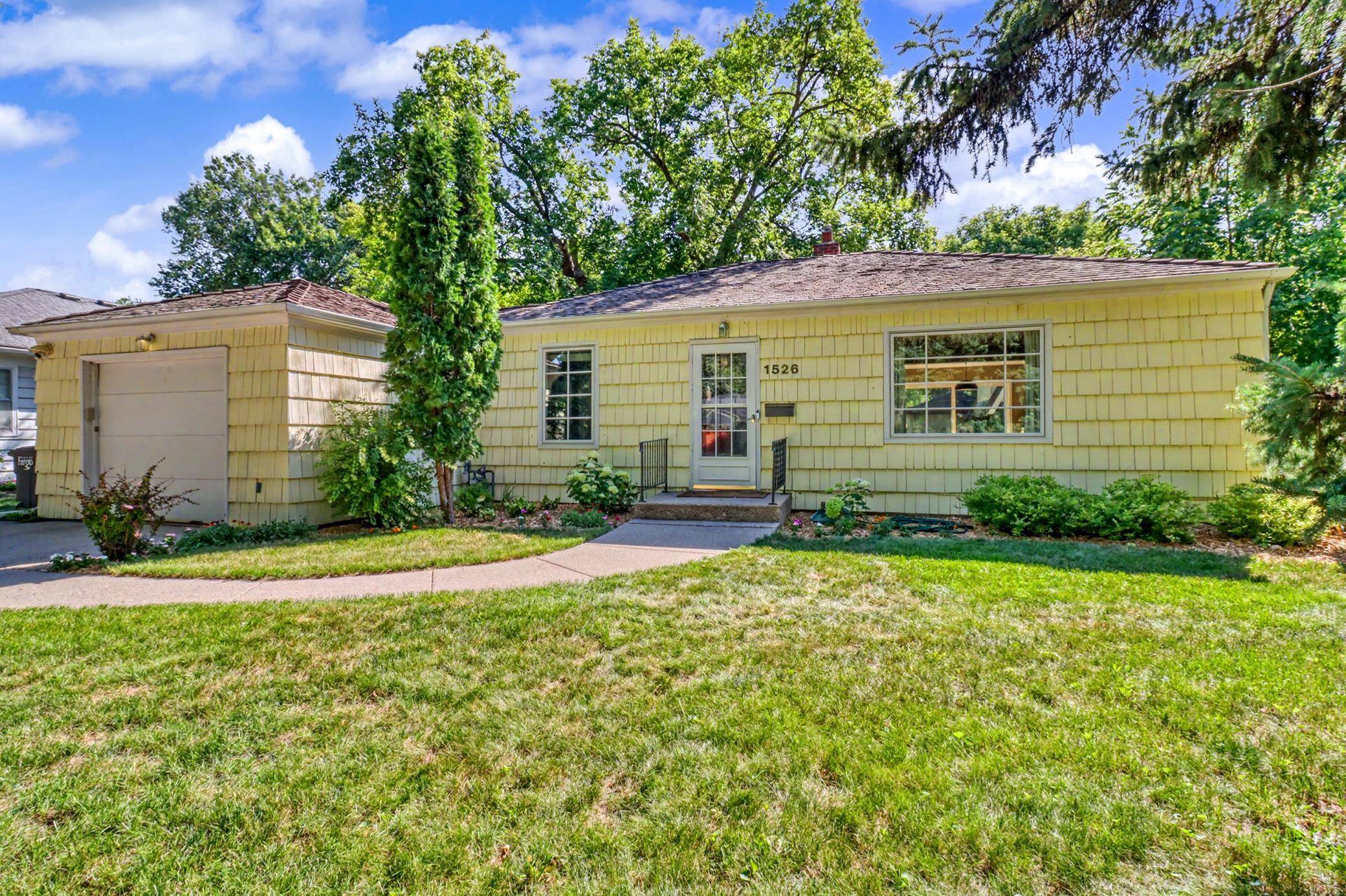 1526 6th ST S, Fargo, ND 58103