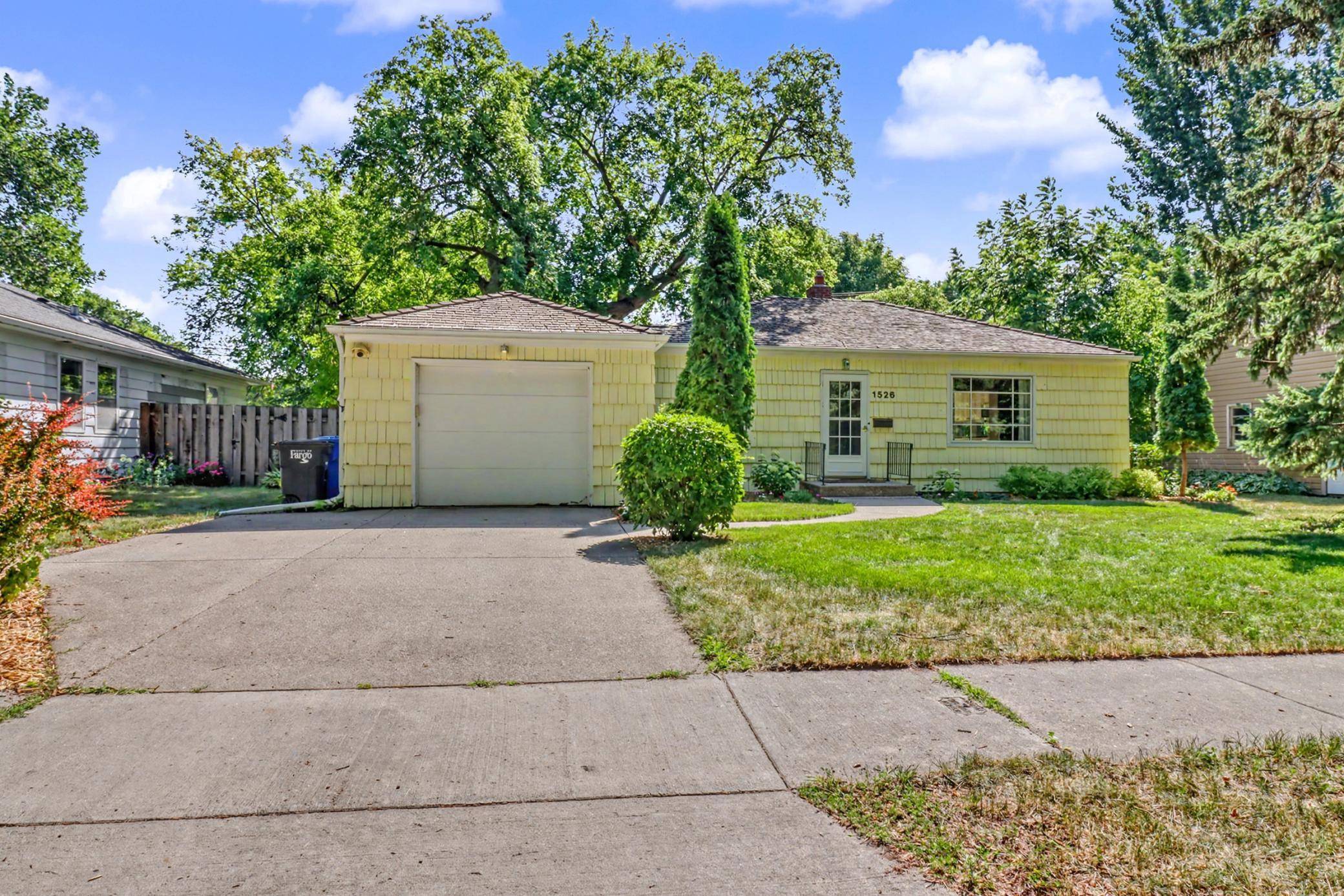 1526 6th ST S, Fargo, ND 58103