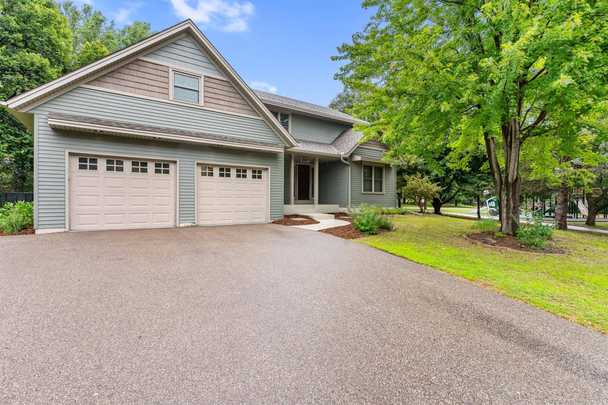 824 Springhill DR, Burnsville, MN 55306