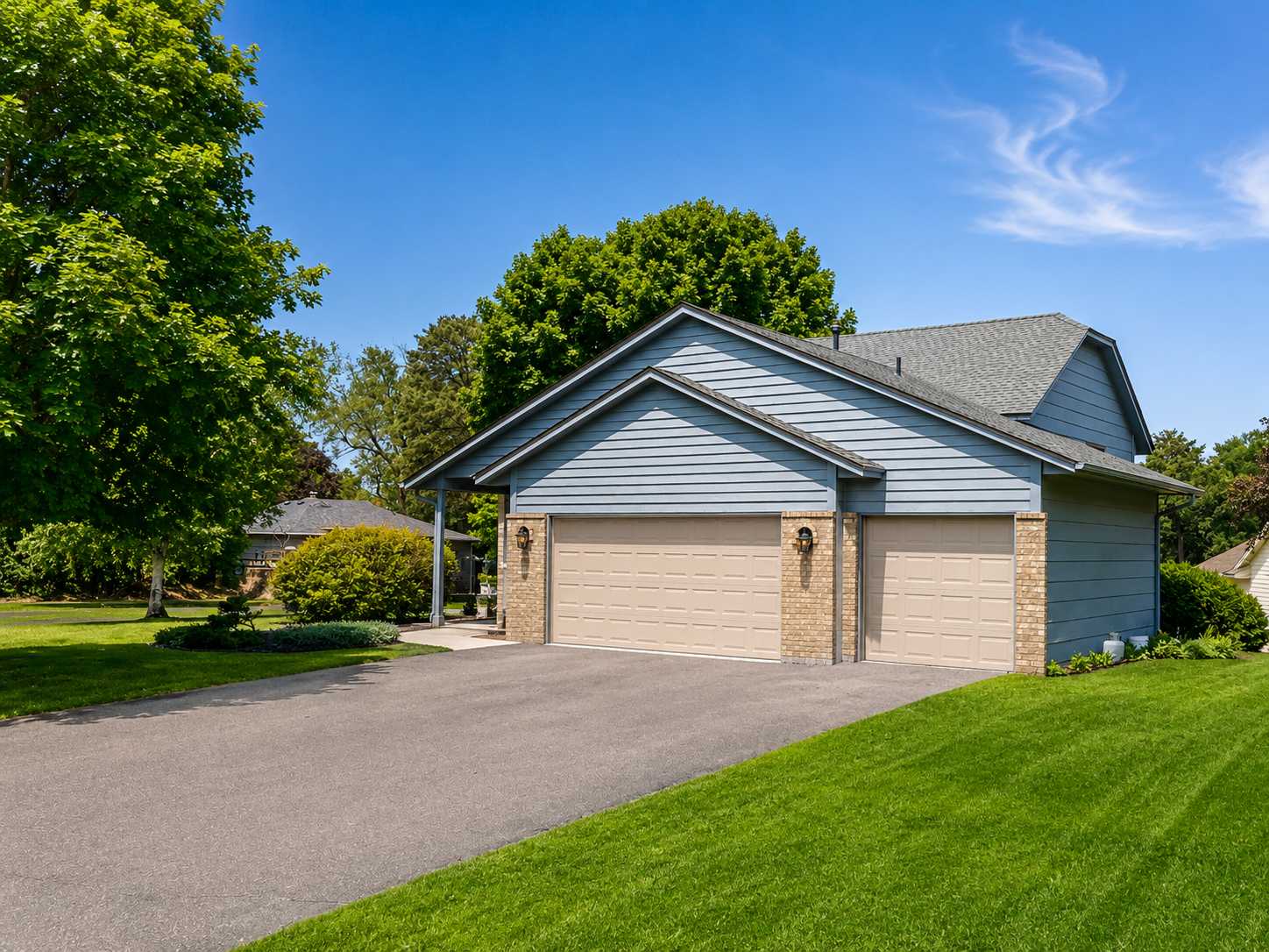 940 Douglas CT, Anoka, MN 55303