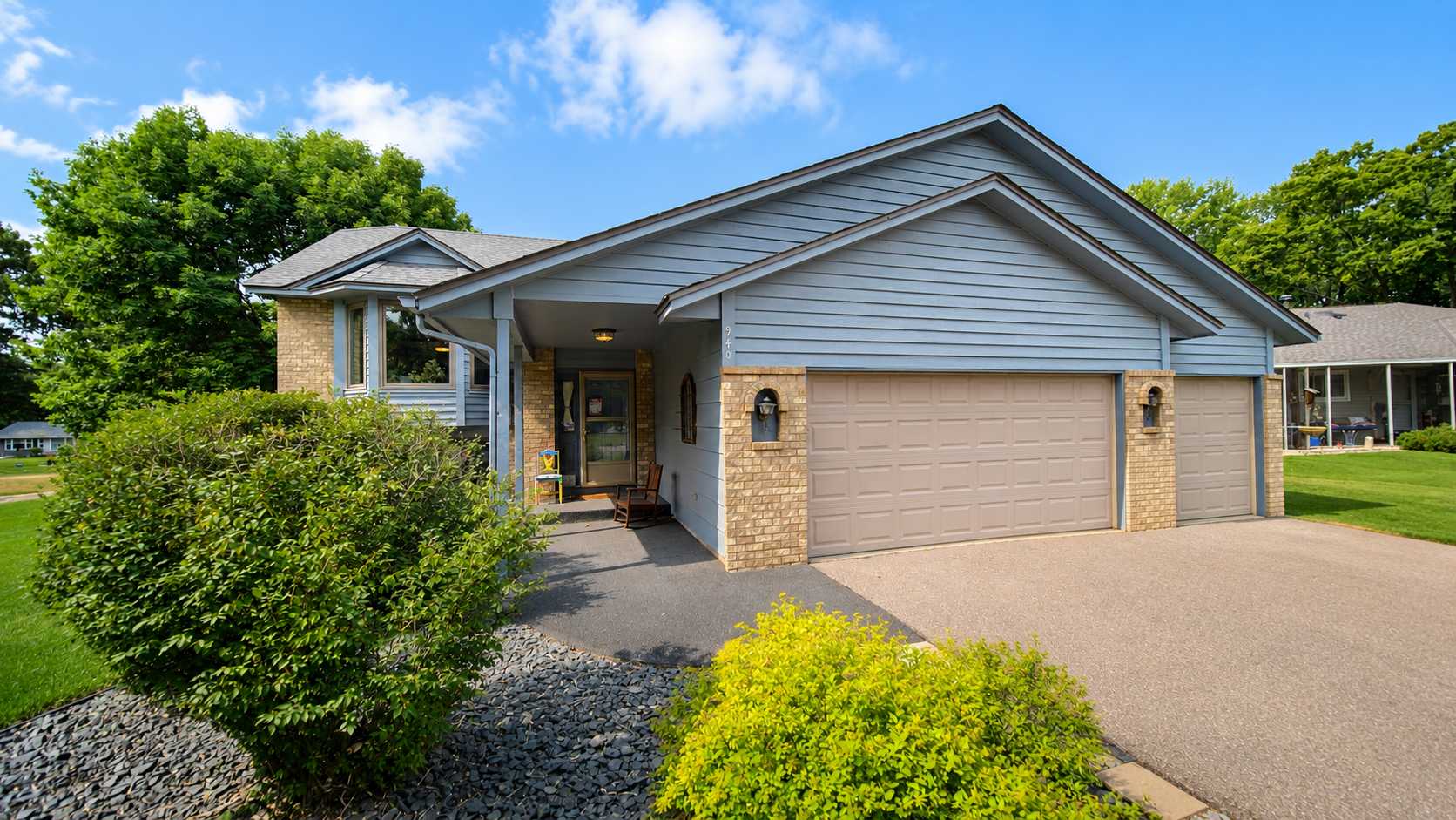940 Douglas CT, Anoka, MN 55303