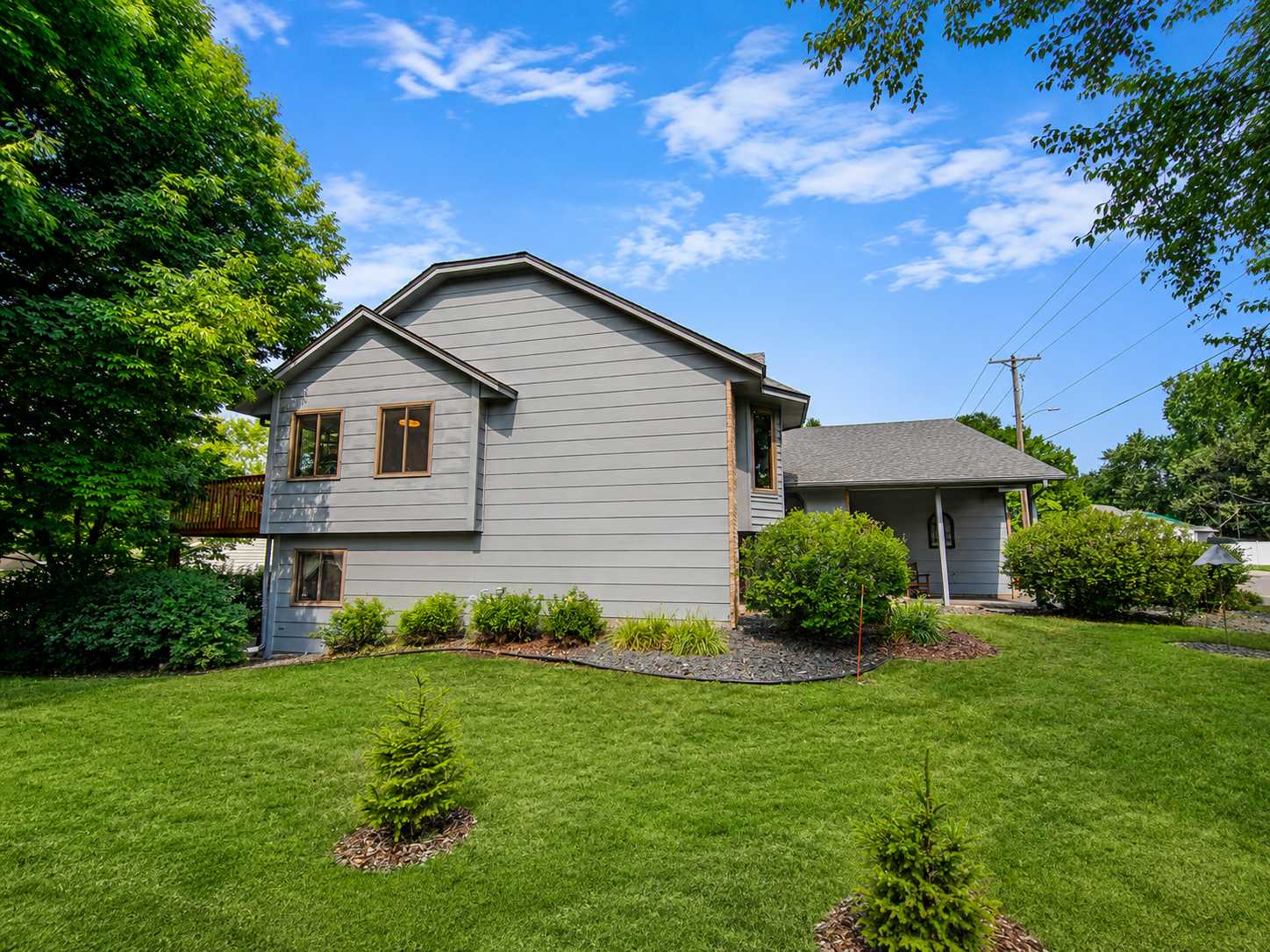 940 Douglas CT, Anoka, MN 55303