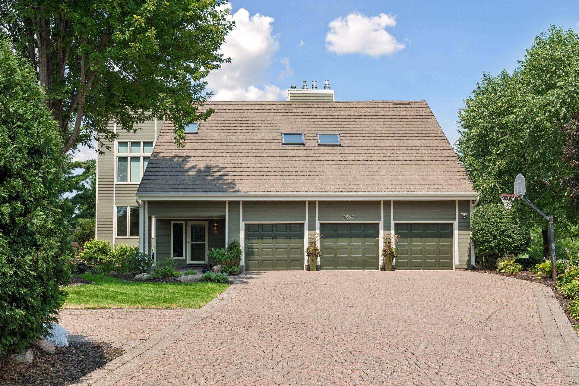 10631 Niblick LN, Eden Prairie, MN 55347