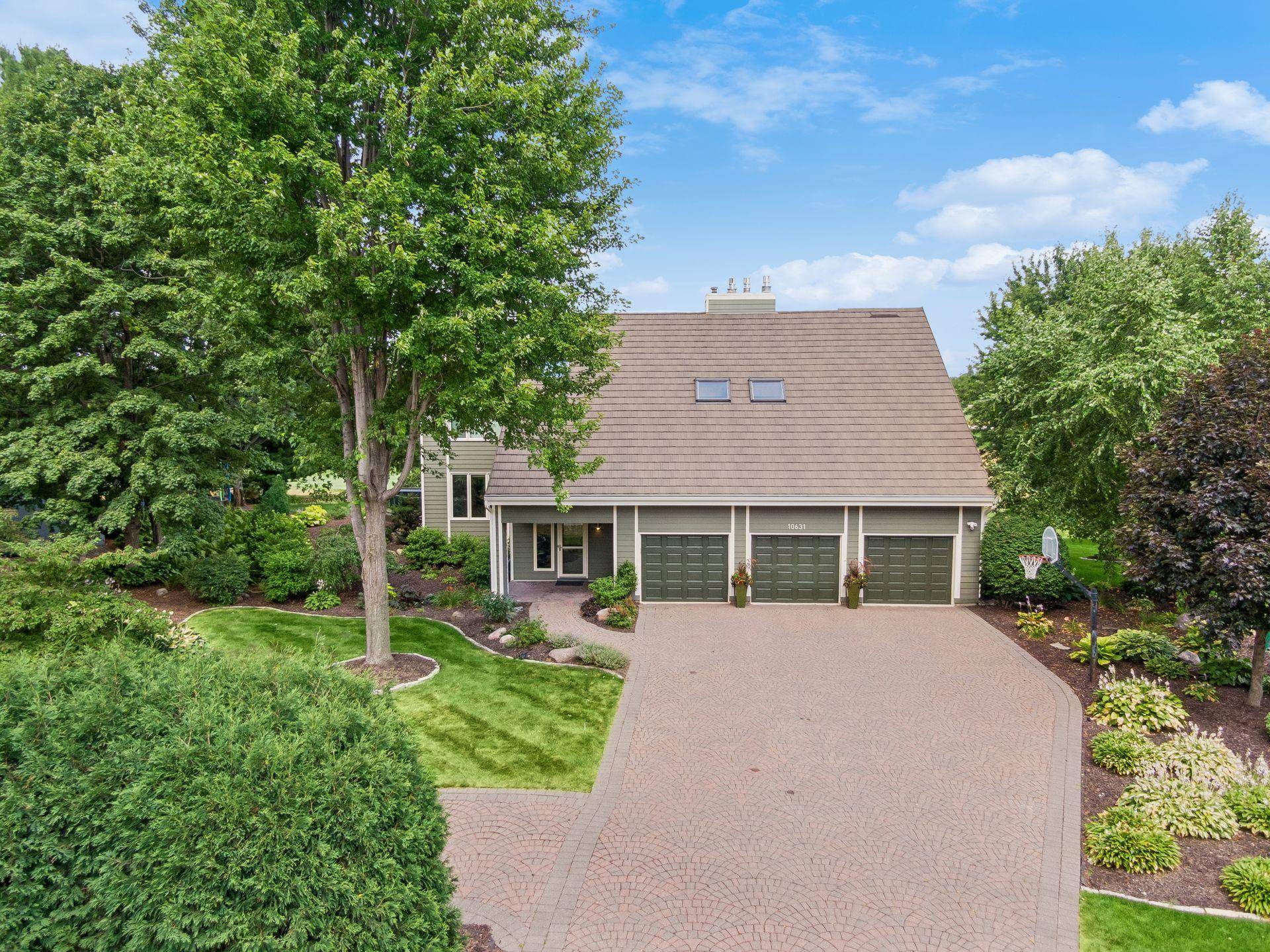 10631 Niblick LN, Eden Prairie, MN 55347
