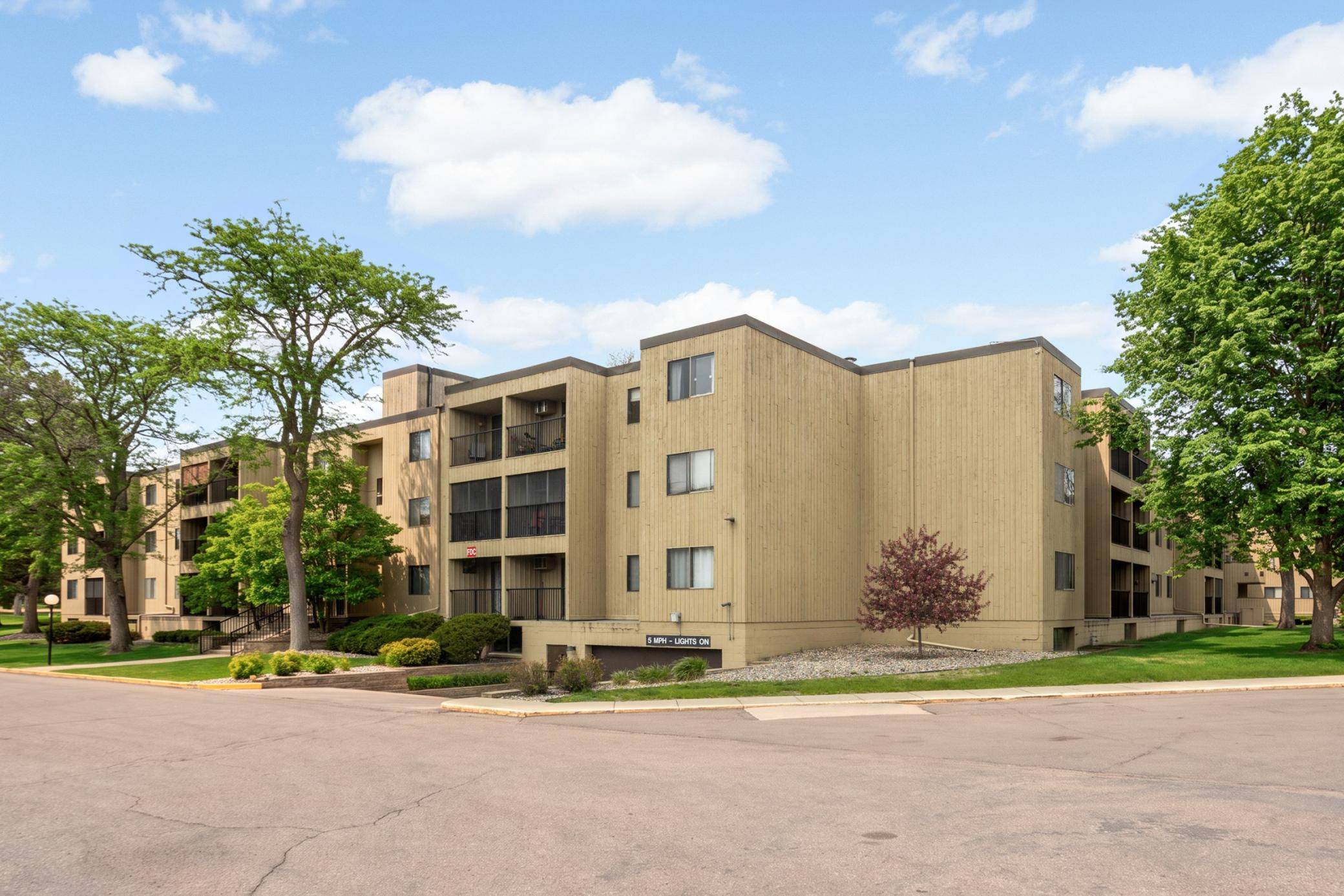 4101 Parklawn AVE #316, Edina, MN 55435
