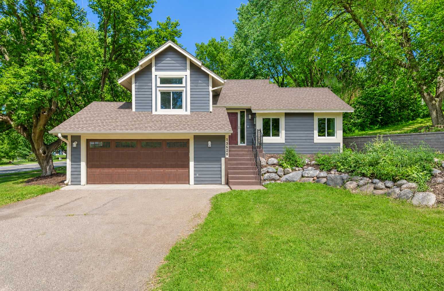 13628 Vincent CIR, Burnsville, MN 55337