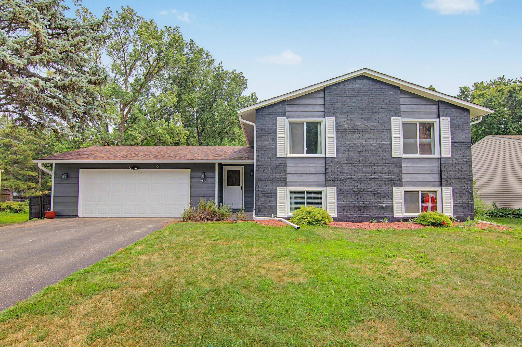 7432 Drew AVE N, Brooklyn Park, MN 55443