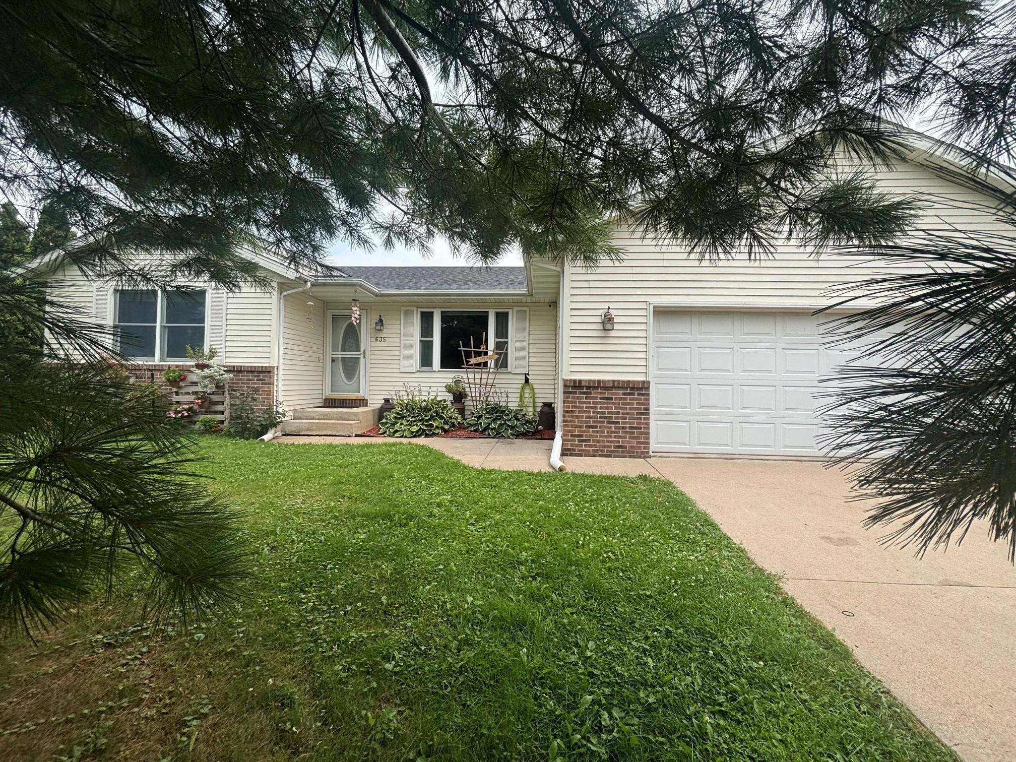 635 NW 6th ST NW, Plainview, MN 55964