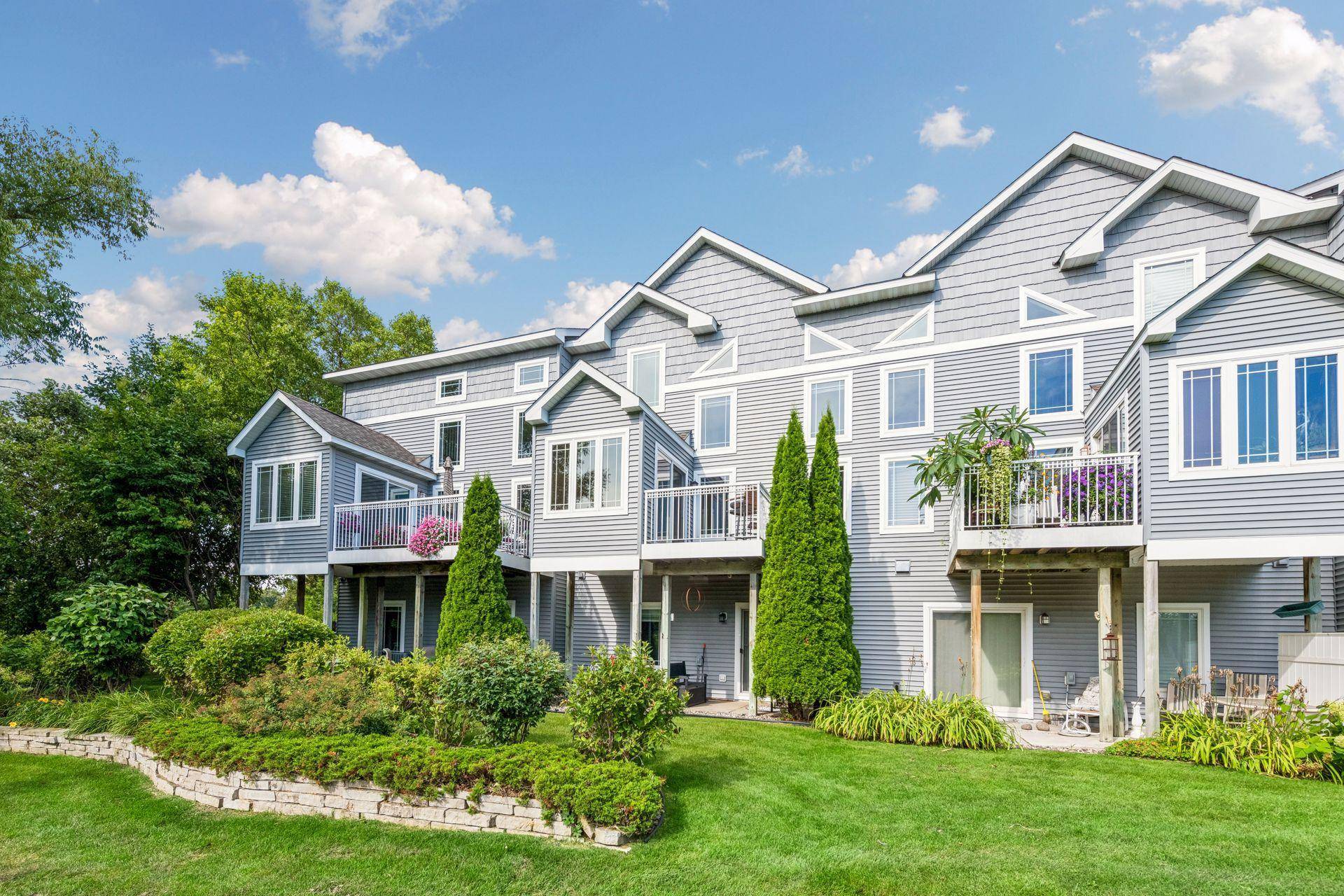 2703 Spy Glass DR, Chaska, MN 55318