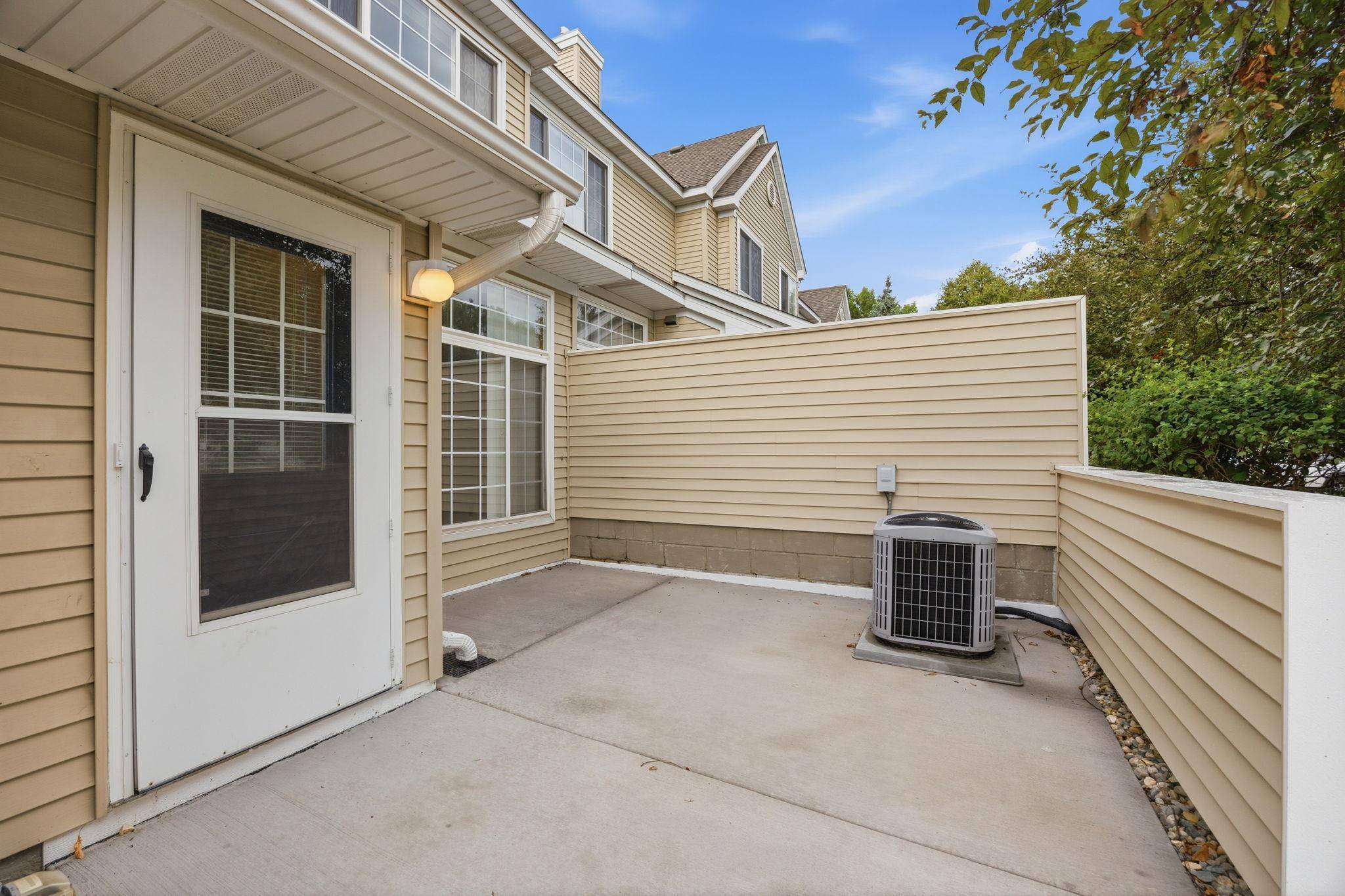 2280 Ranchview LN N #27, Plymouth, MN 55447