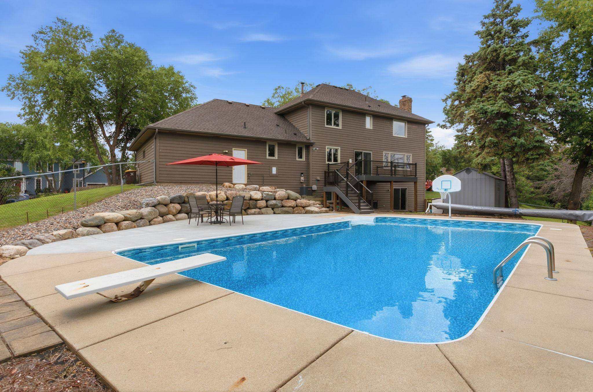 1467 Kings Crest, Eagan, MN 55122
