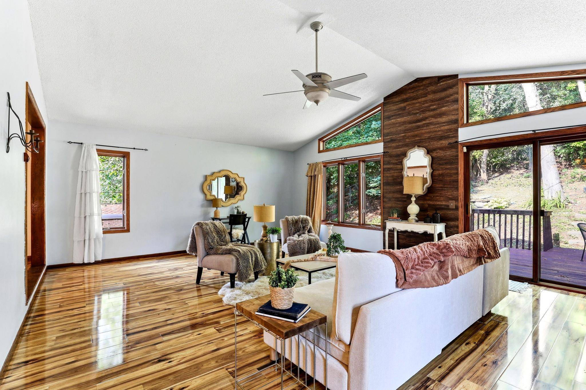 13229 Court PL, Burnsville, MN 55337
