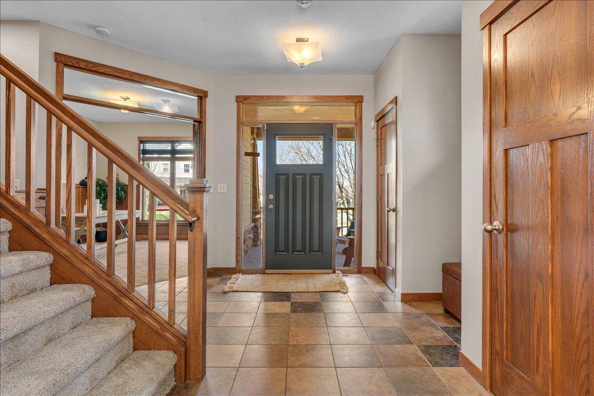 16931 E Lake DR, Lakeville, MN 55044