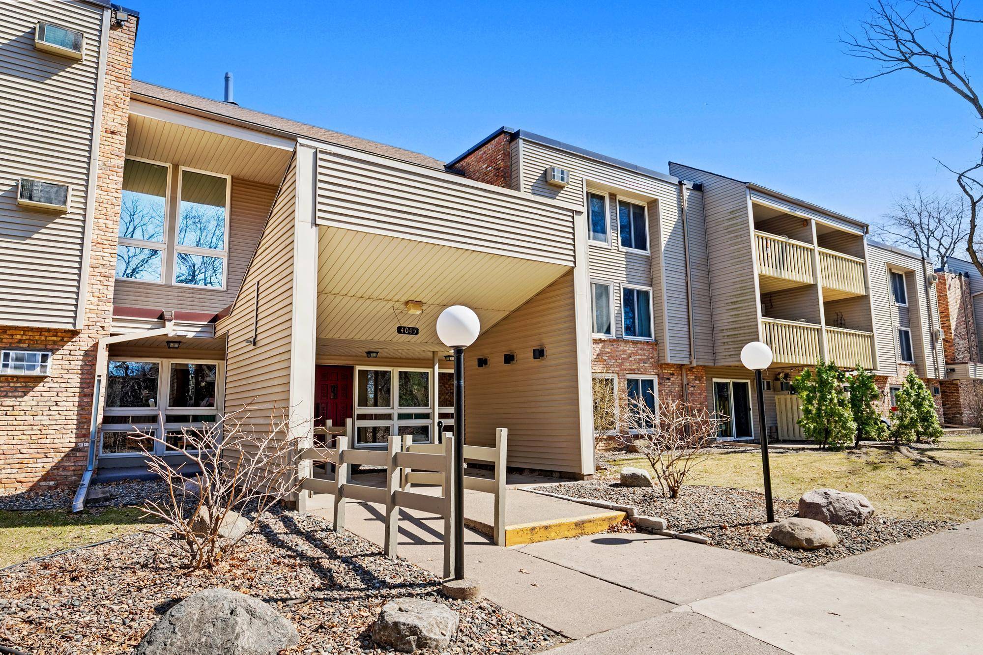4045 Hodgson RD #309, Shoreview, MN 55126