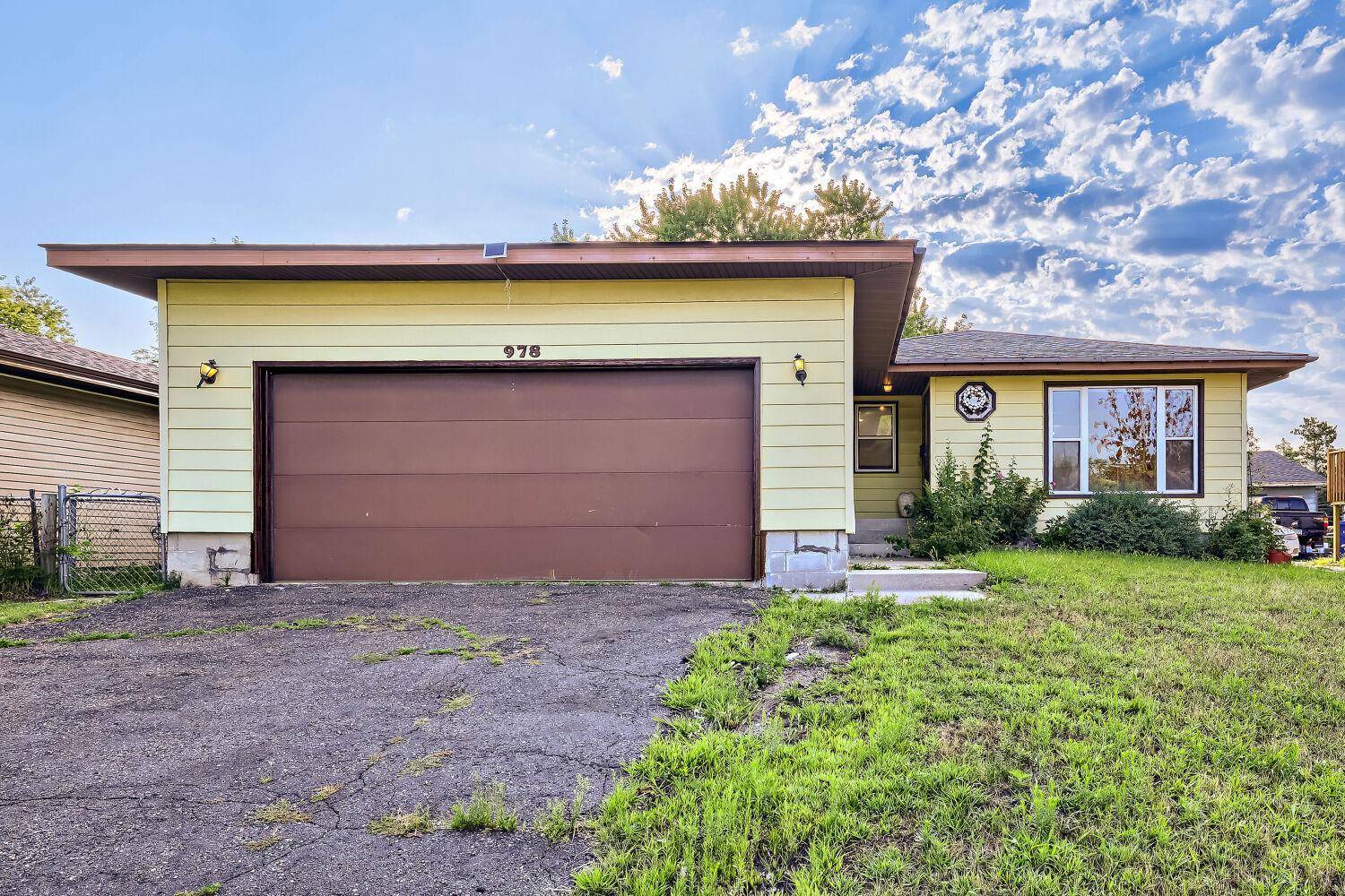 978 Western AVE N, Saint Paul, MN 55117