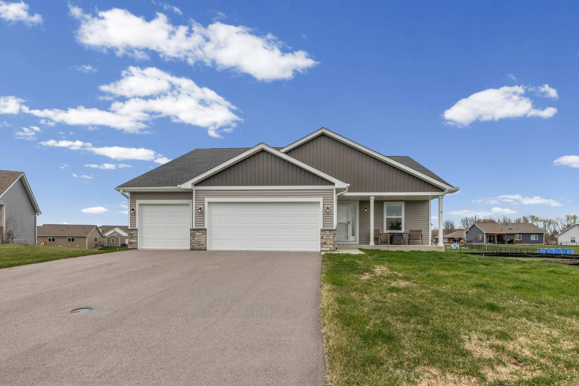 909 Emily CT NE, Montgomery, MN 56069