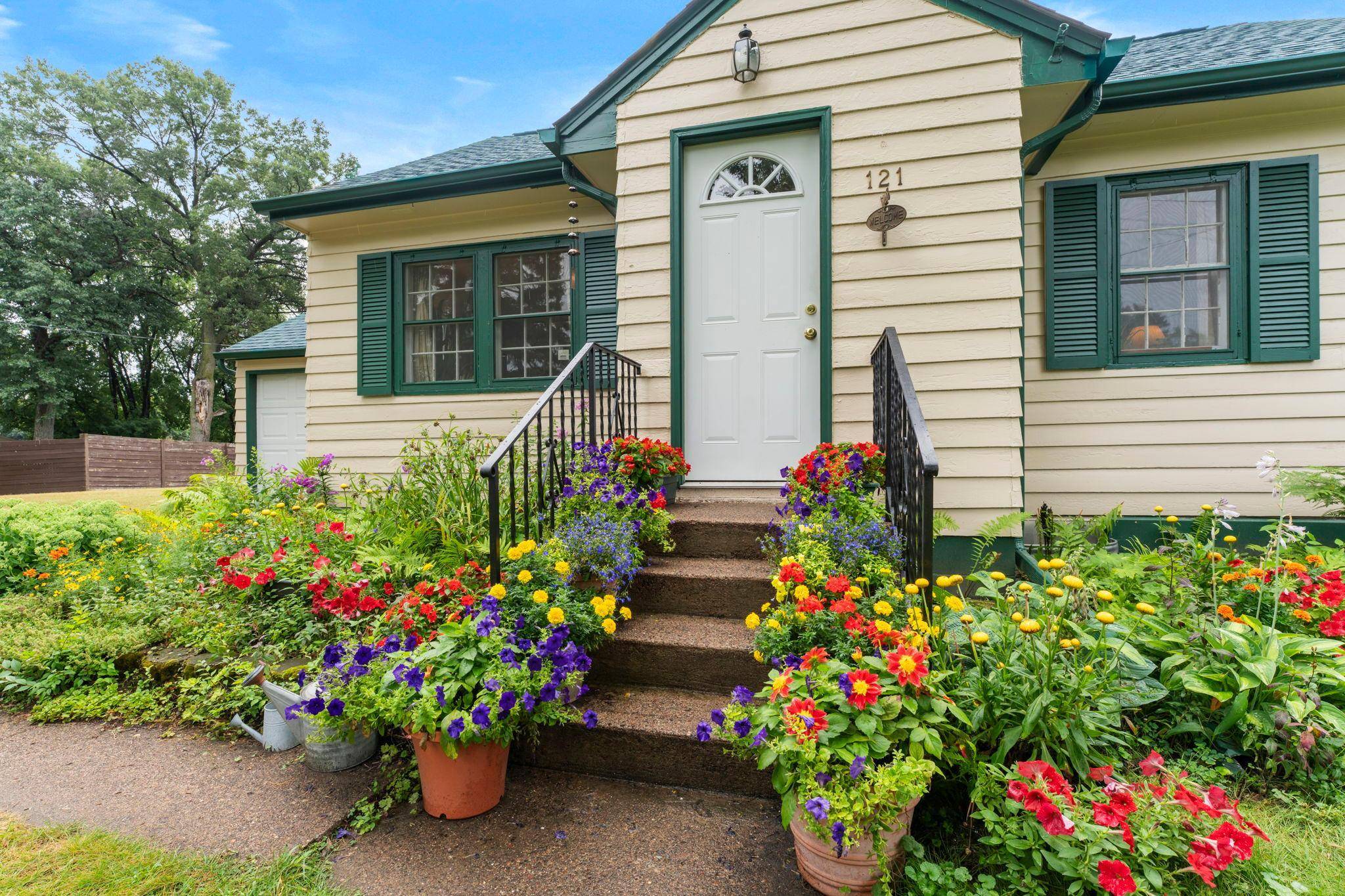 121 6th AVE NE, Cambridge, MN 55008