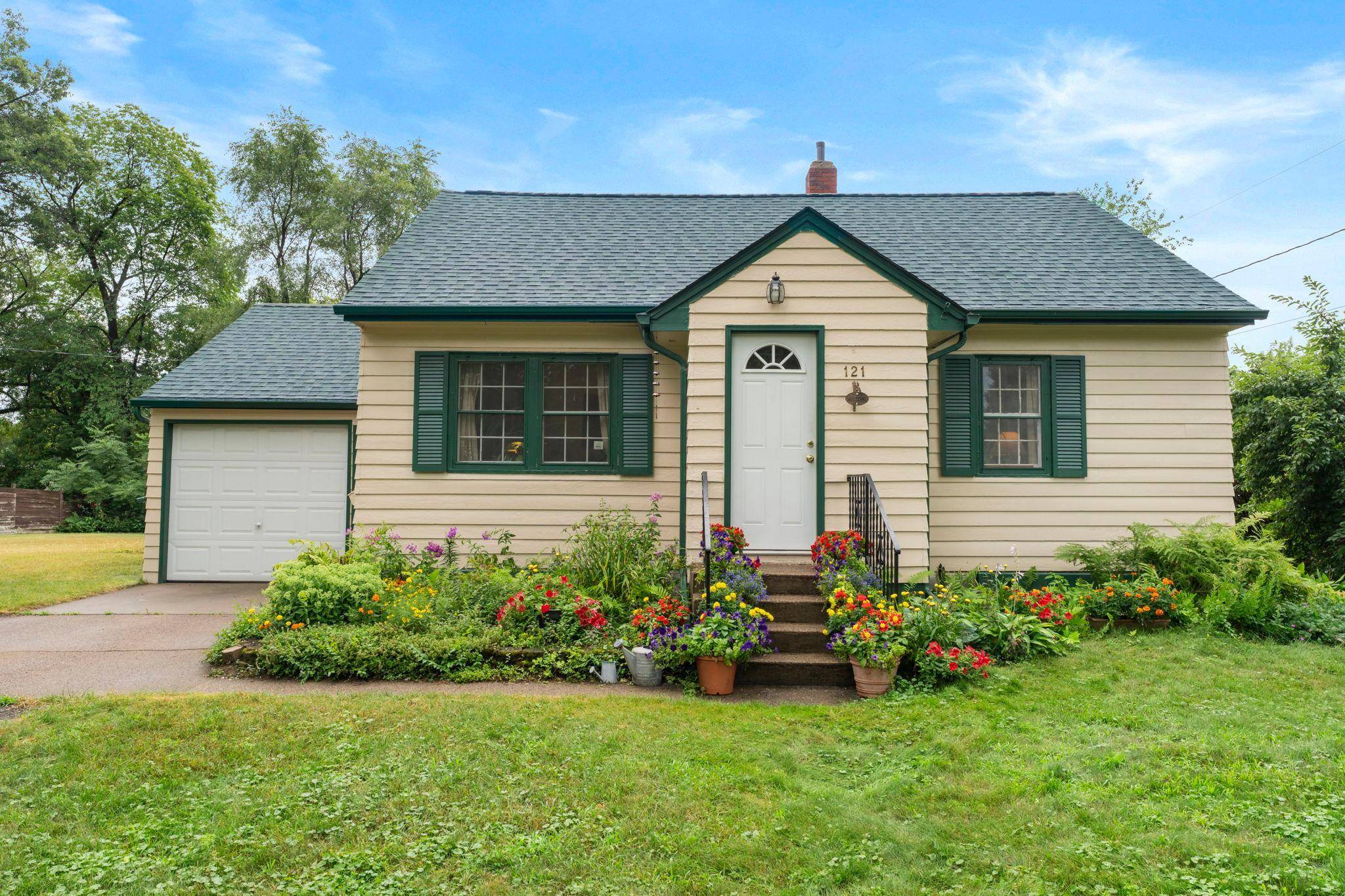 121 6th AVE NE, Cambridge, MN 55008