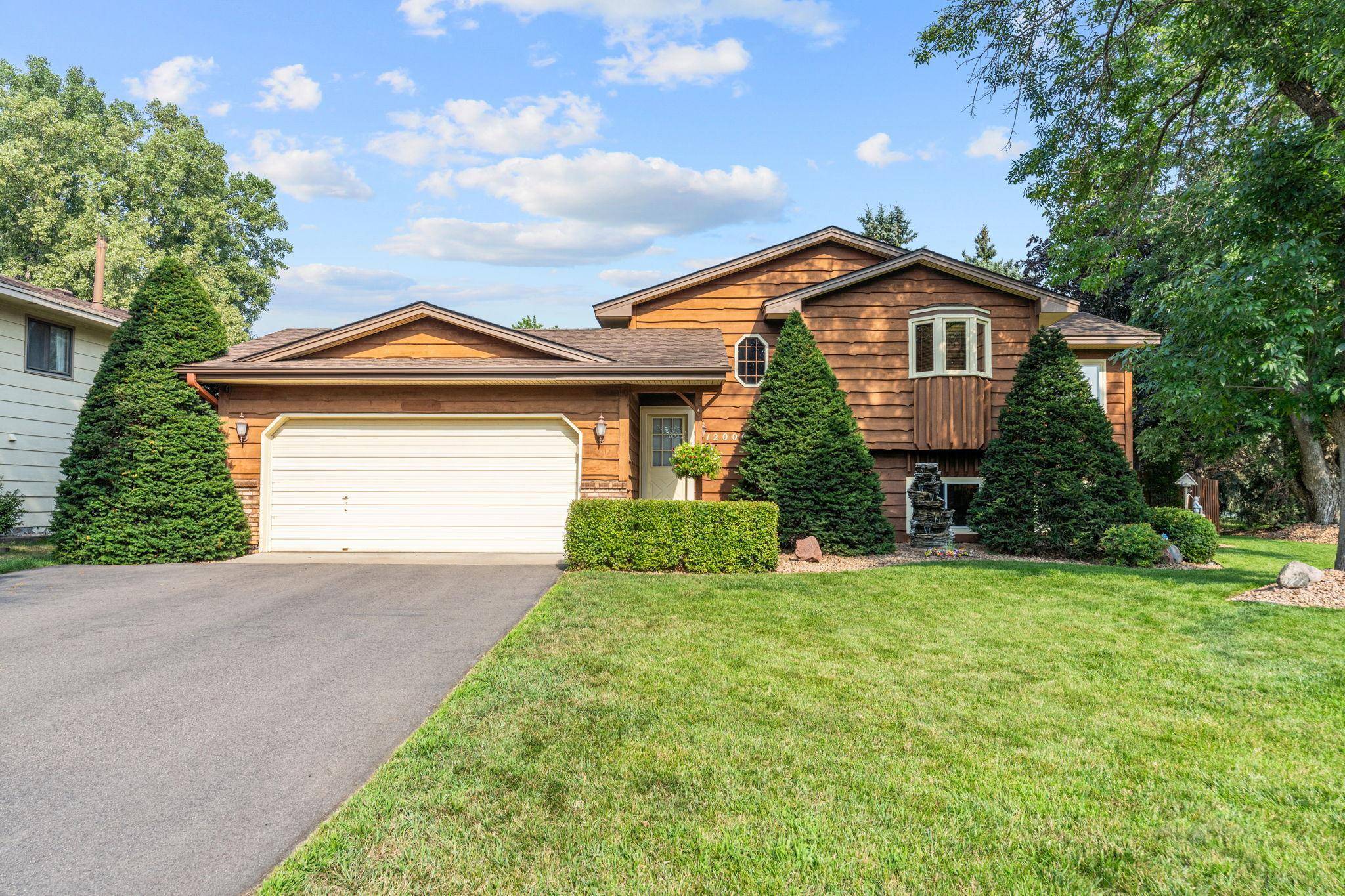 12000 Maryland CT, Champlin, MN 55316