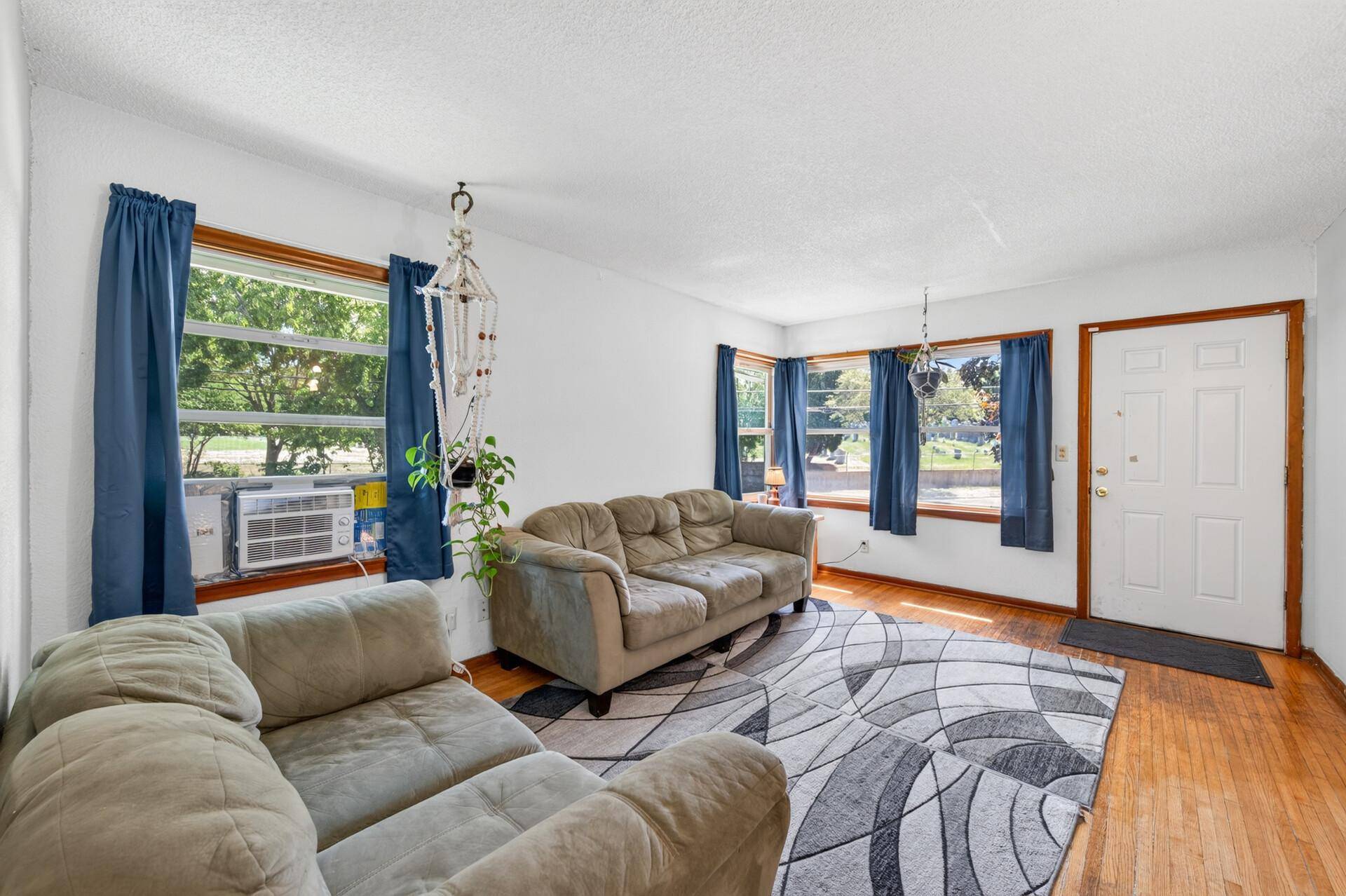 725 California AVE E, Saint Paul, MN 55106