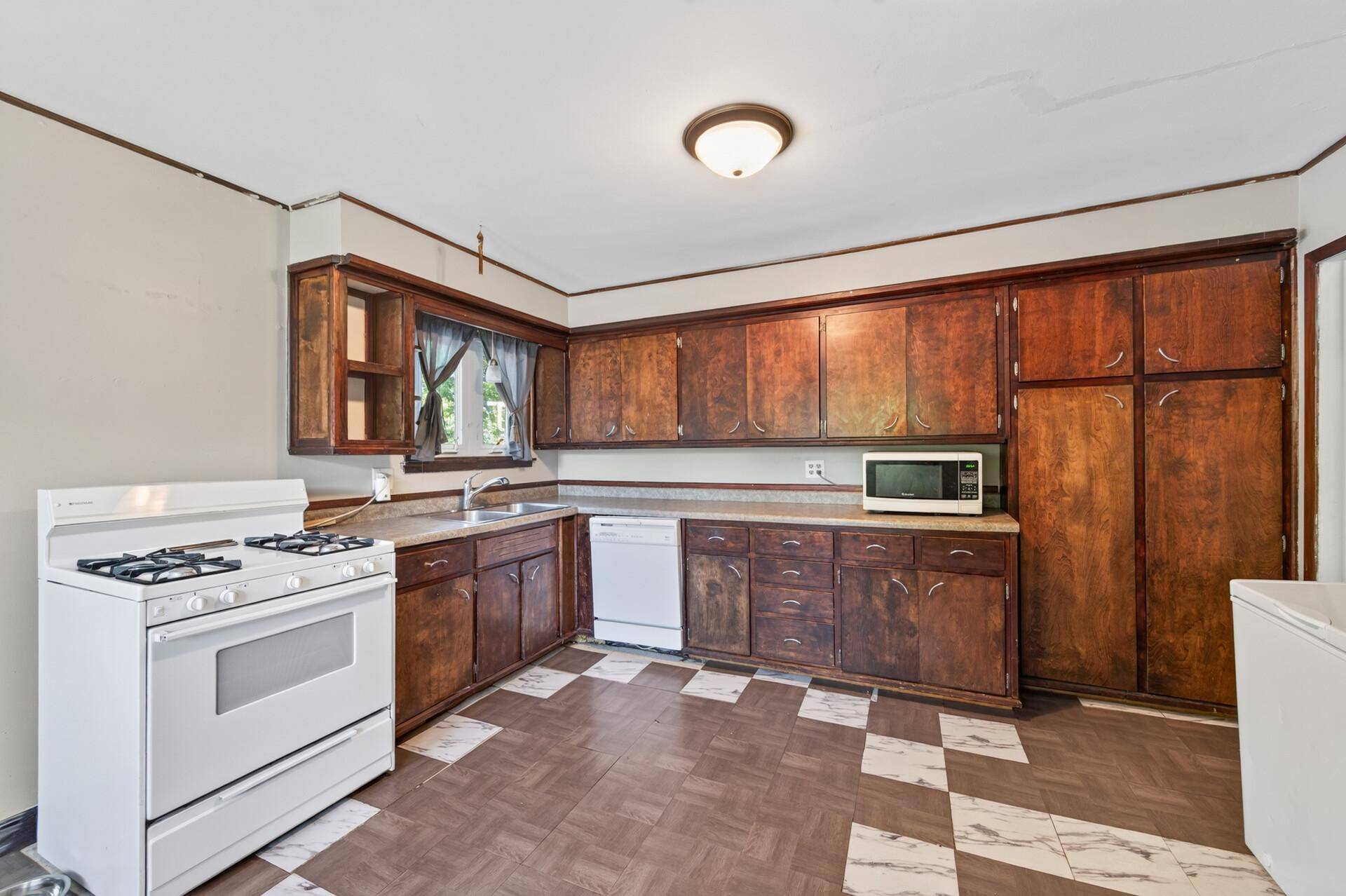 725 California AVE E, Saint Paul, MN 55106