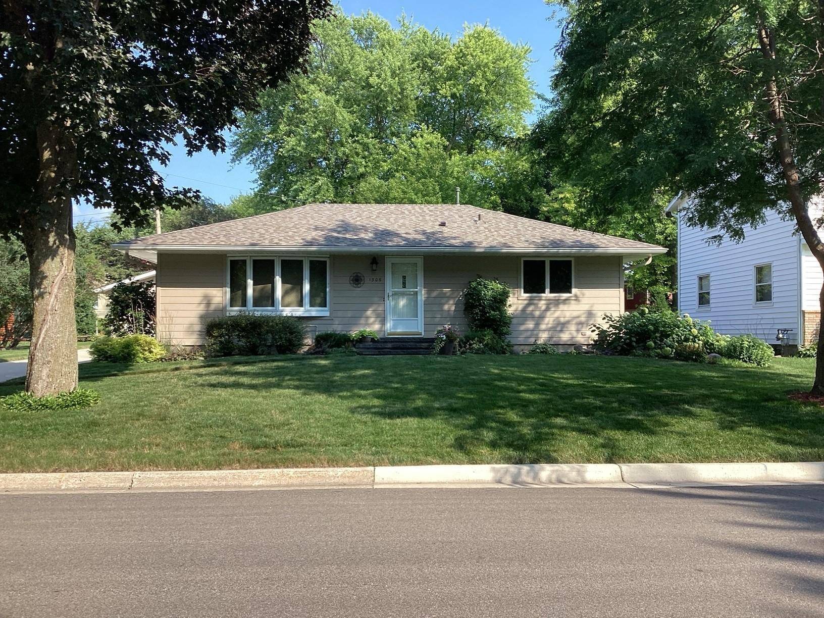 1306 Foothills BLVD, Albert Lea, MN 56007