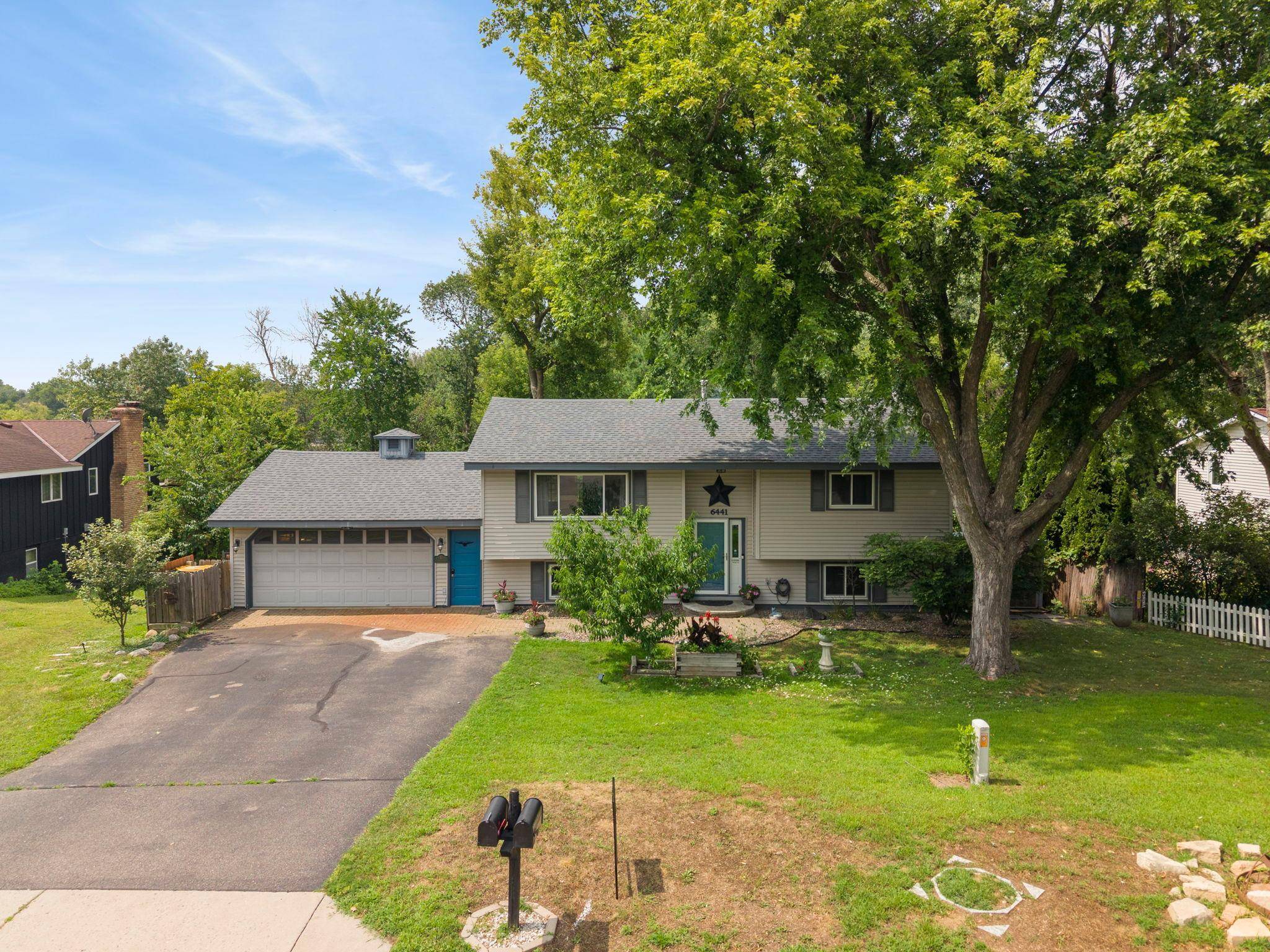 6441 Edgemont BLVD N, Brooklyn Park, MN 55428